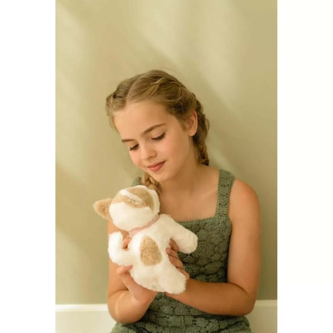 Мягкая игрушка с сертификатом GRS — кошечка в сумочке — Little Dutch