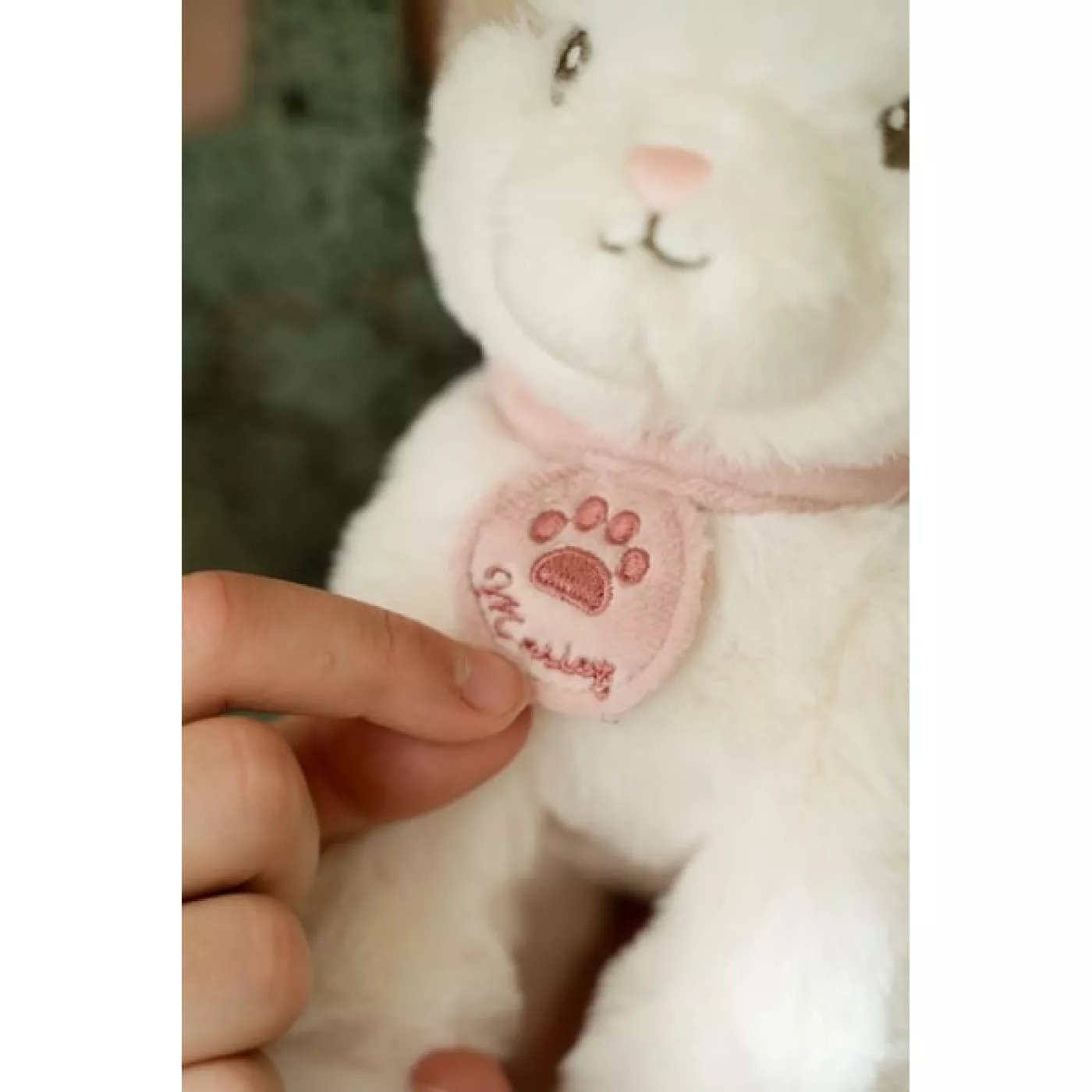 Мягкая игрушка с сертификатом GRS — кошечка в сумочке — Little Dutch