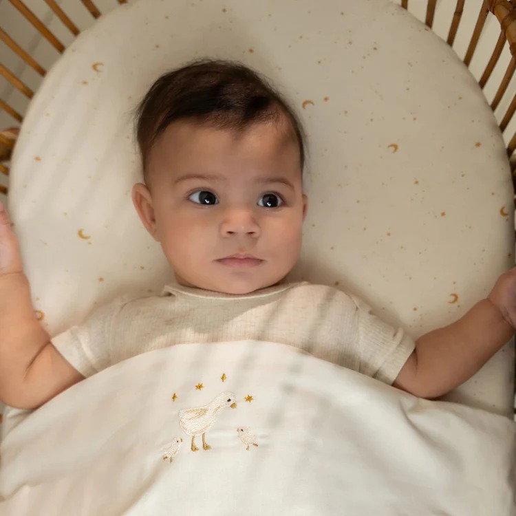 Простыня на резинке из органического хлопка для детской кроватки — 60 × 120 см — Moon and Stars — Little Dutch