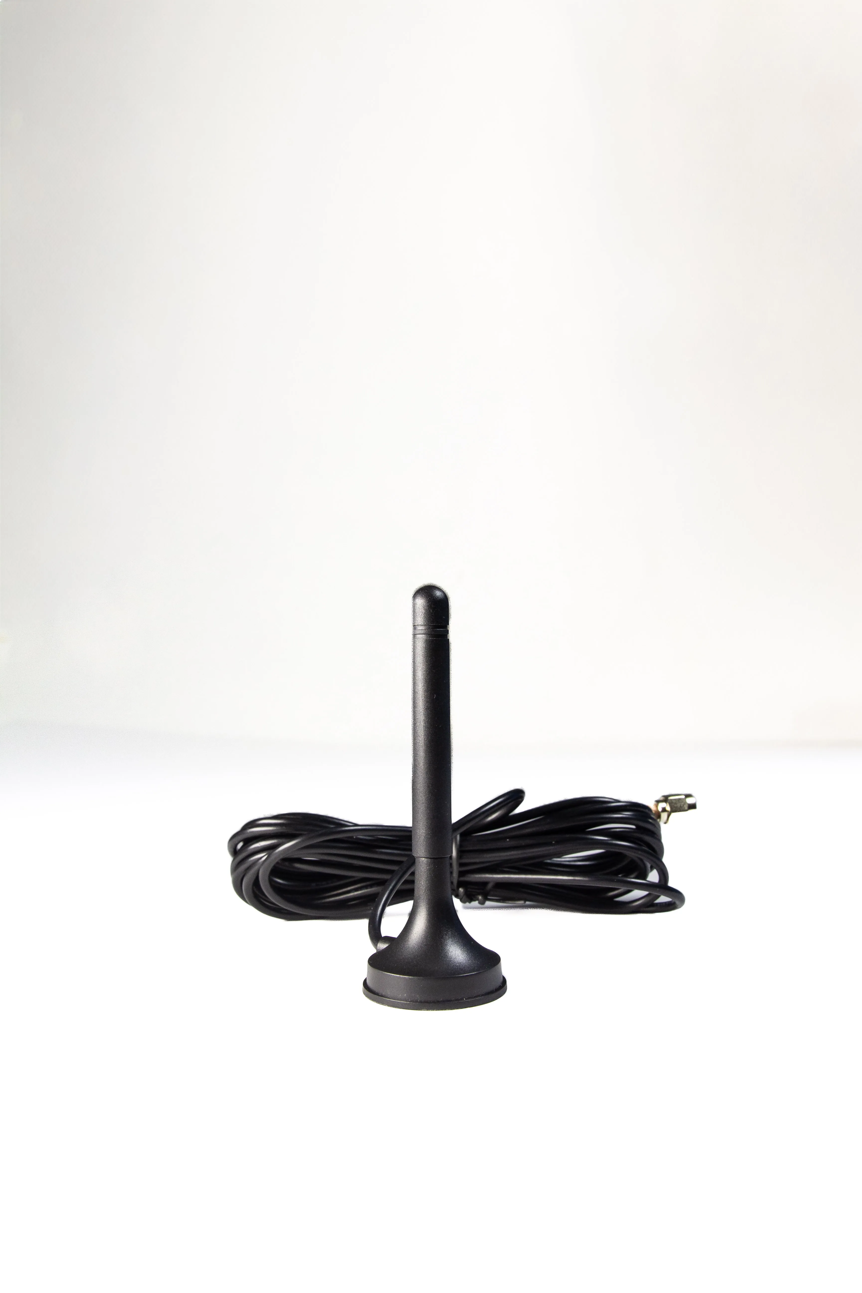 Mobile magnetic SMA antena