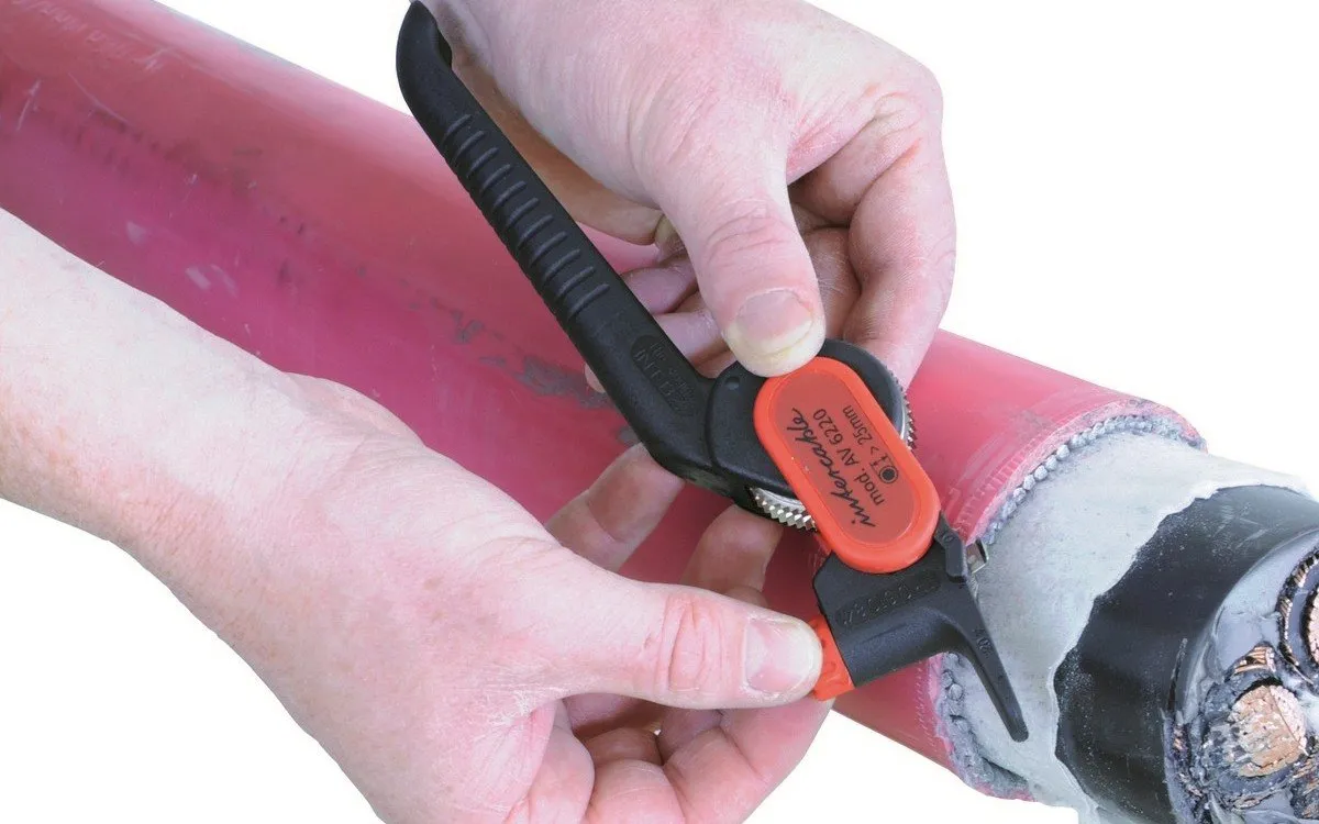 Striper pt scoaterea izolatiei cabl. din polimer 25-300mm2 (AV6220 AMS)