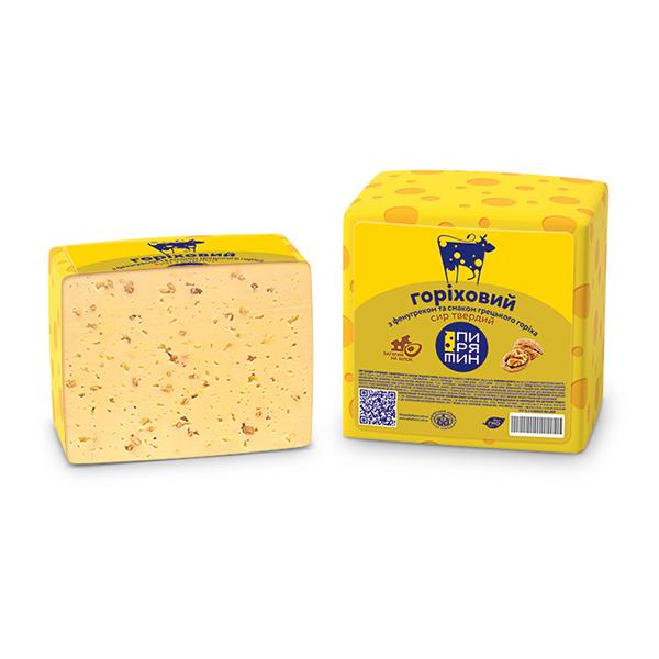 Cascaval tare  "Piryatin" Nuci 50% bloc