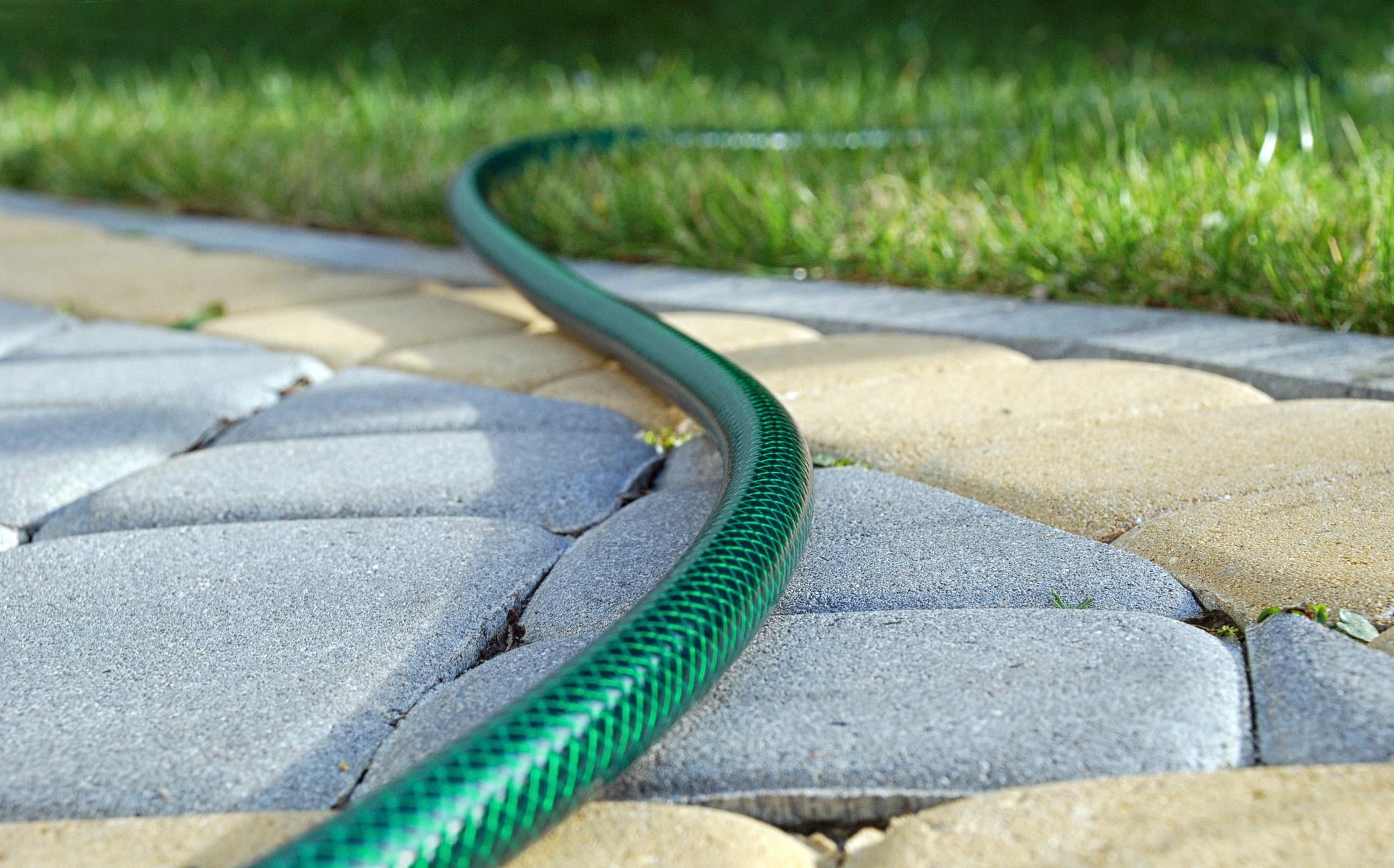 Furtun de gradina ECONOMIC D. 1" 20 bar (3 straturi) 10-031  CELLFAST L=30 m