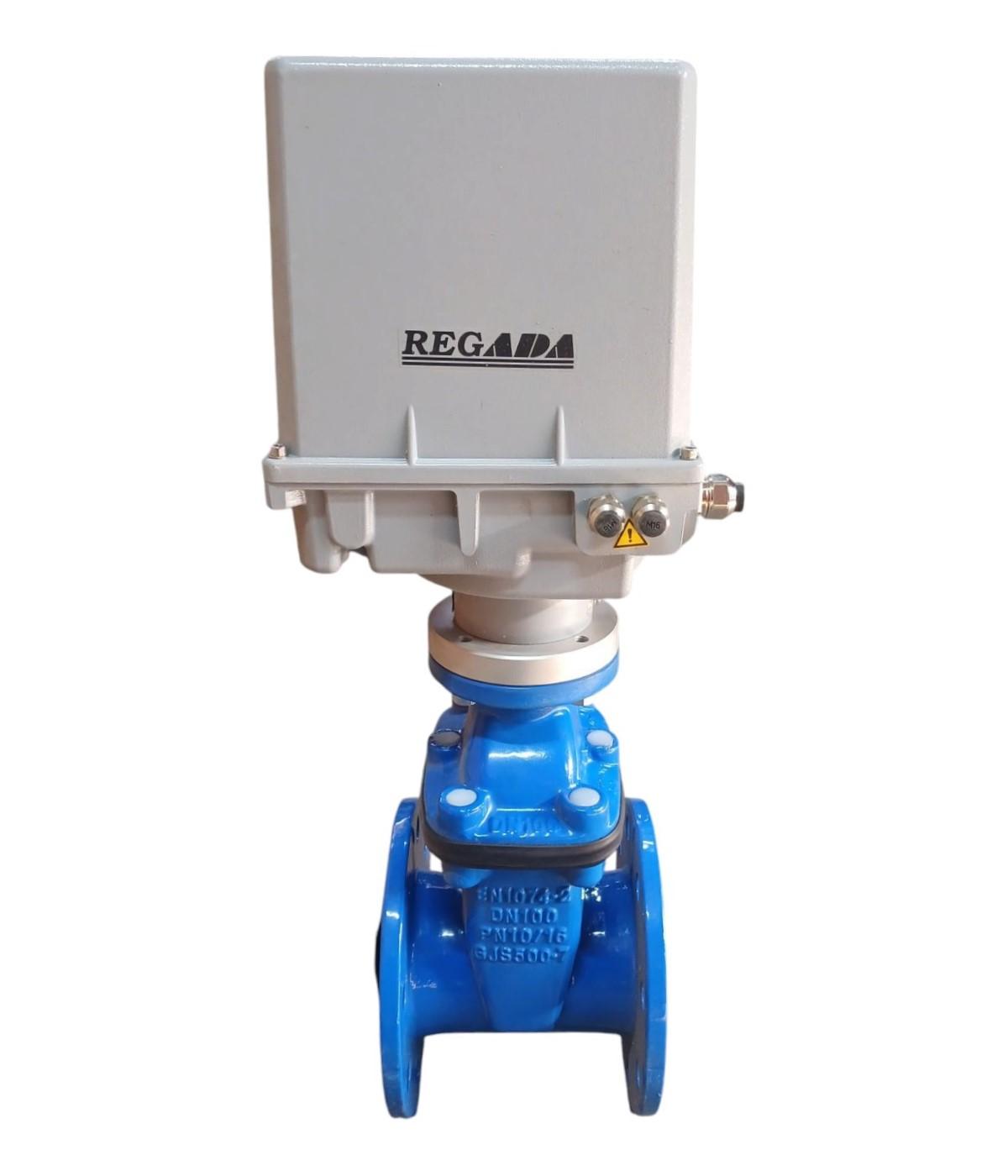 Задвижка чугунная с электроприводом REGADA D.100 PN16 обрезиненный клин F4 (L=190 мм) (8 отверстий)  BLUCAST