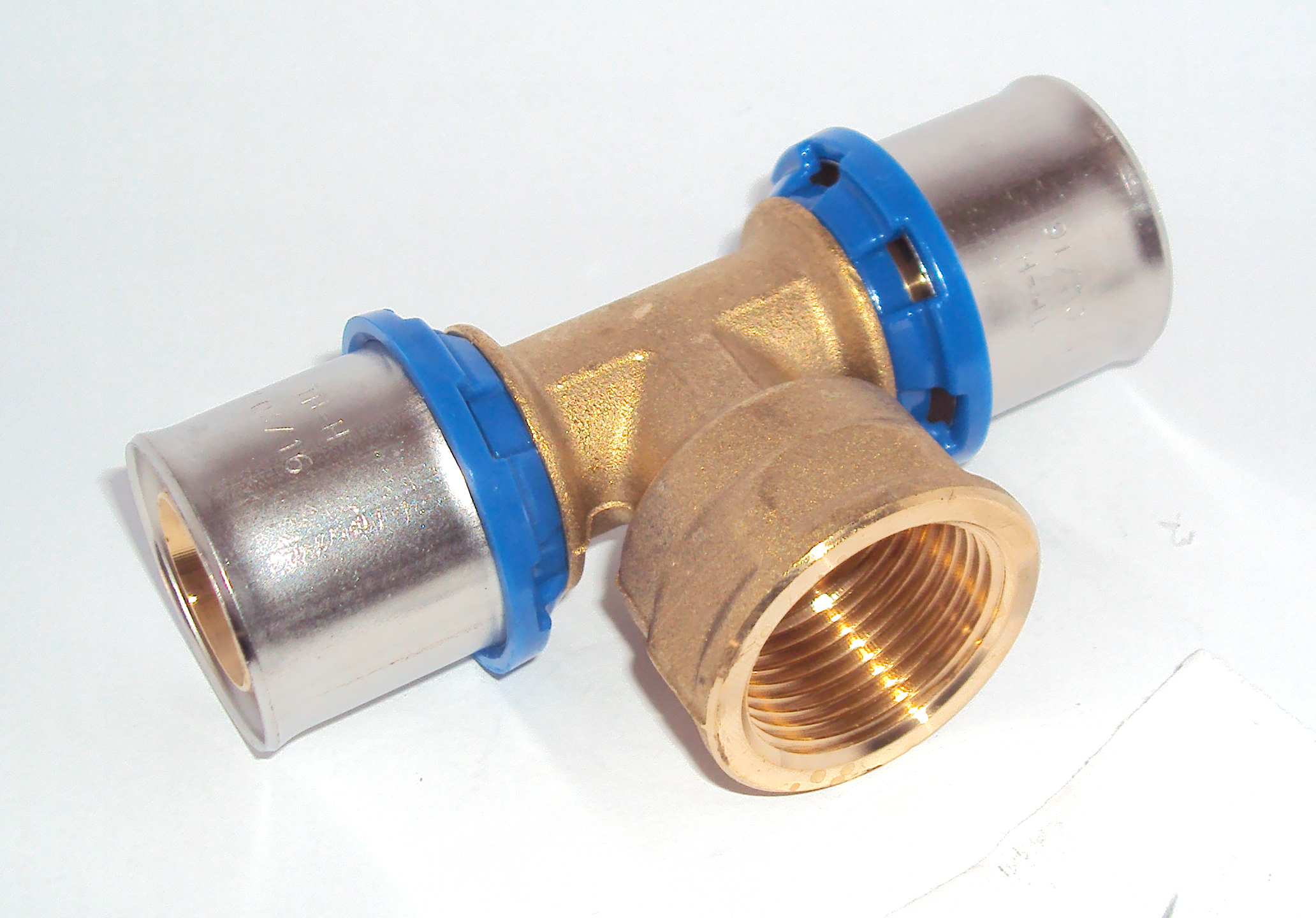 Тройник D. 26 x 3/4" М пресс  APE