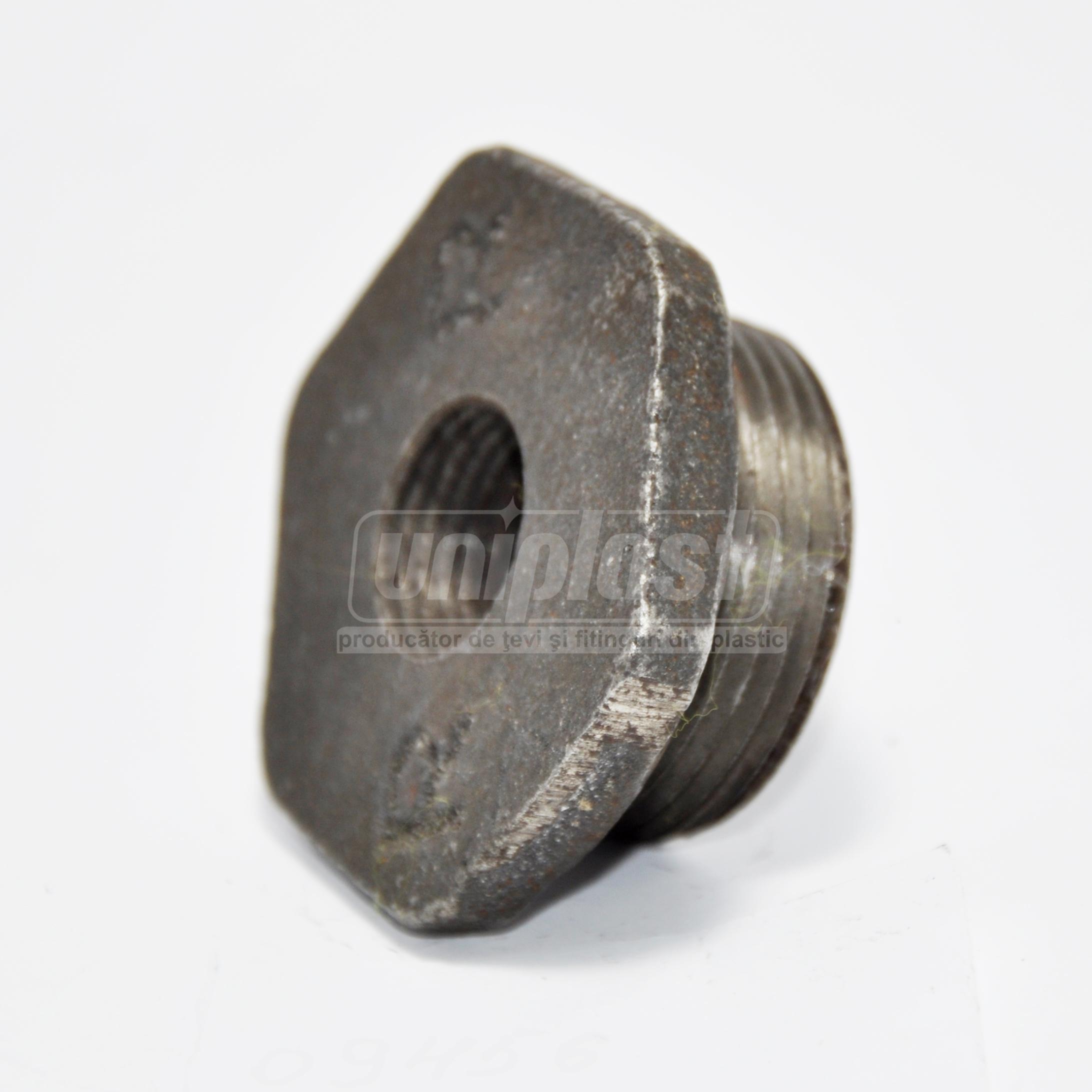 Заглушка проходная для радиатора D. 1.1/4" x 1/2" правая чугун ST