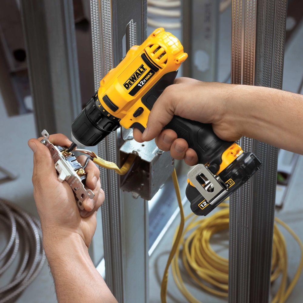 Дрель-шуруповерт с аккумулятором DCD710D2 Li-lon 10.8V 2шт. x 2Ah 2 скорости DEWALT
