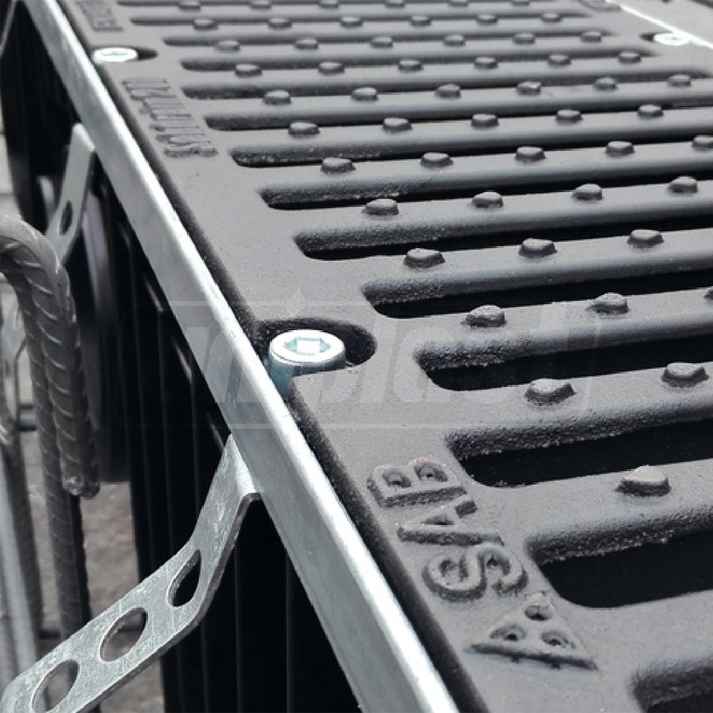 Крепеж решетки анкер для канала 16019 М10 (50005)  SAB