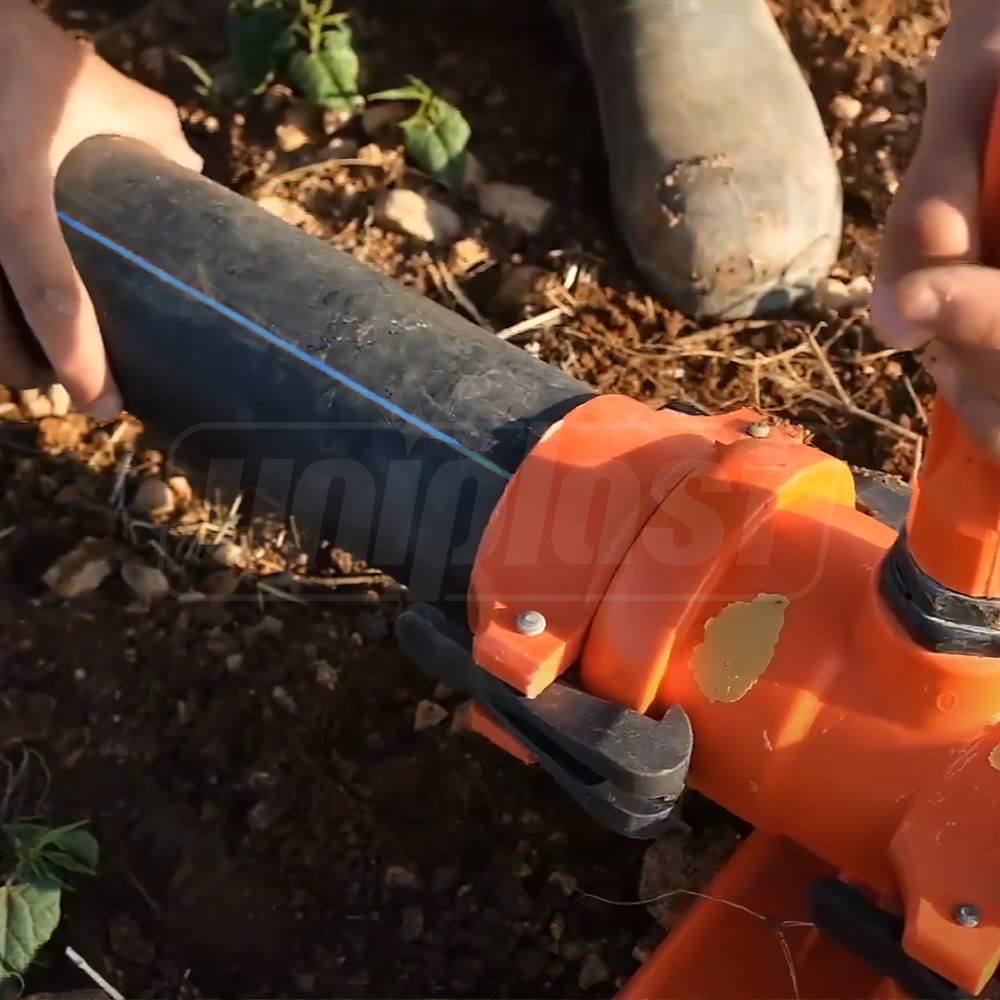 Teava de irigatii cu prindere rapida din plastic D. 75 PN6 L=6 m (cu dungi albastre) ASB