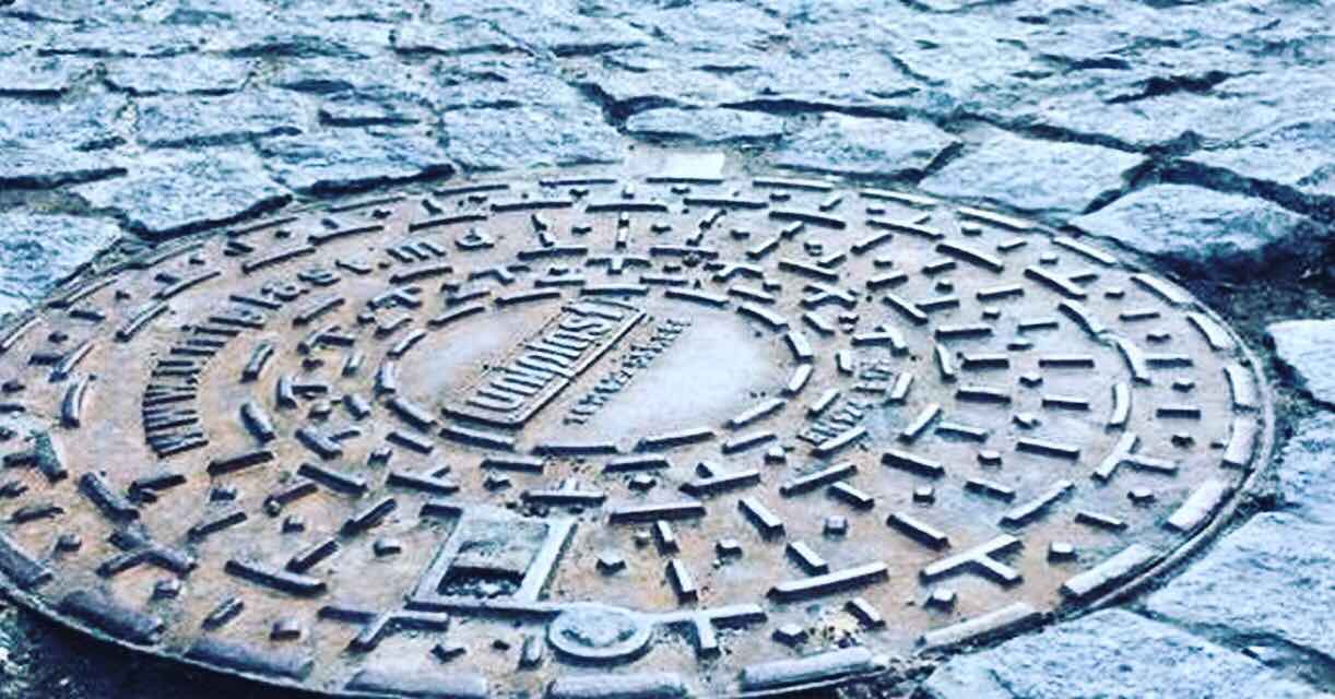 Люк чугунный D.600 EN-124 B125 25 кг с замком N (585x700x45 мм)