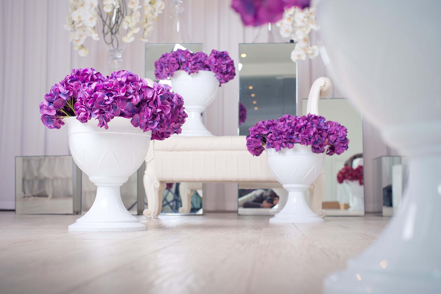 Ghiveci LILIA  6 L pe picior (alb)