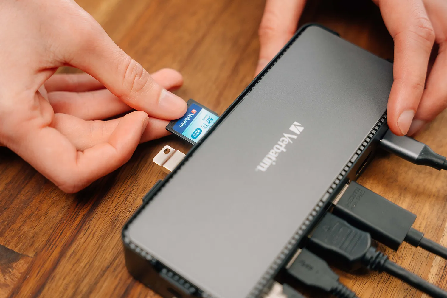Doc-Station Verbatim USB-C Pro CDS-15S wtih M.2 NVMe slot, 15 ports