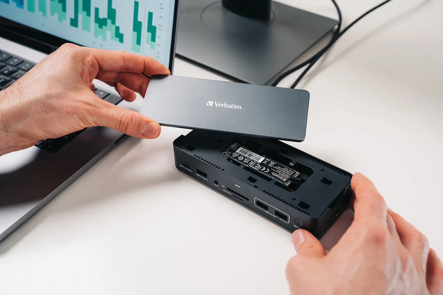 Doc-Station Verbatim USB-C Pro CDS-15S wtih M.2 NVMe slot, 15 ports