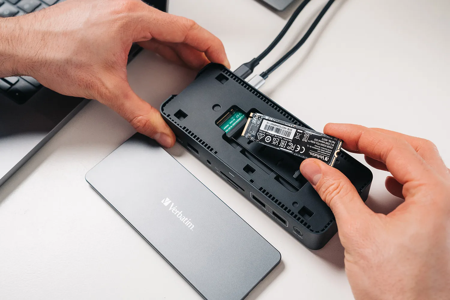 Doc-Station Verbatim USB-C Pro CDS-15S wtih M.2 NVMe slot, 15 ports