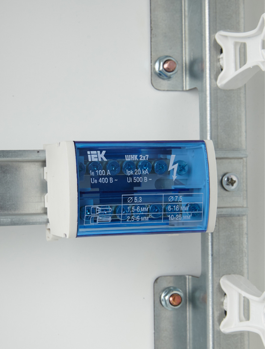 Bloc de distribuție SNK 2x7 șuruburi, montaj șină DIN, curent nominal 100A IEK