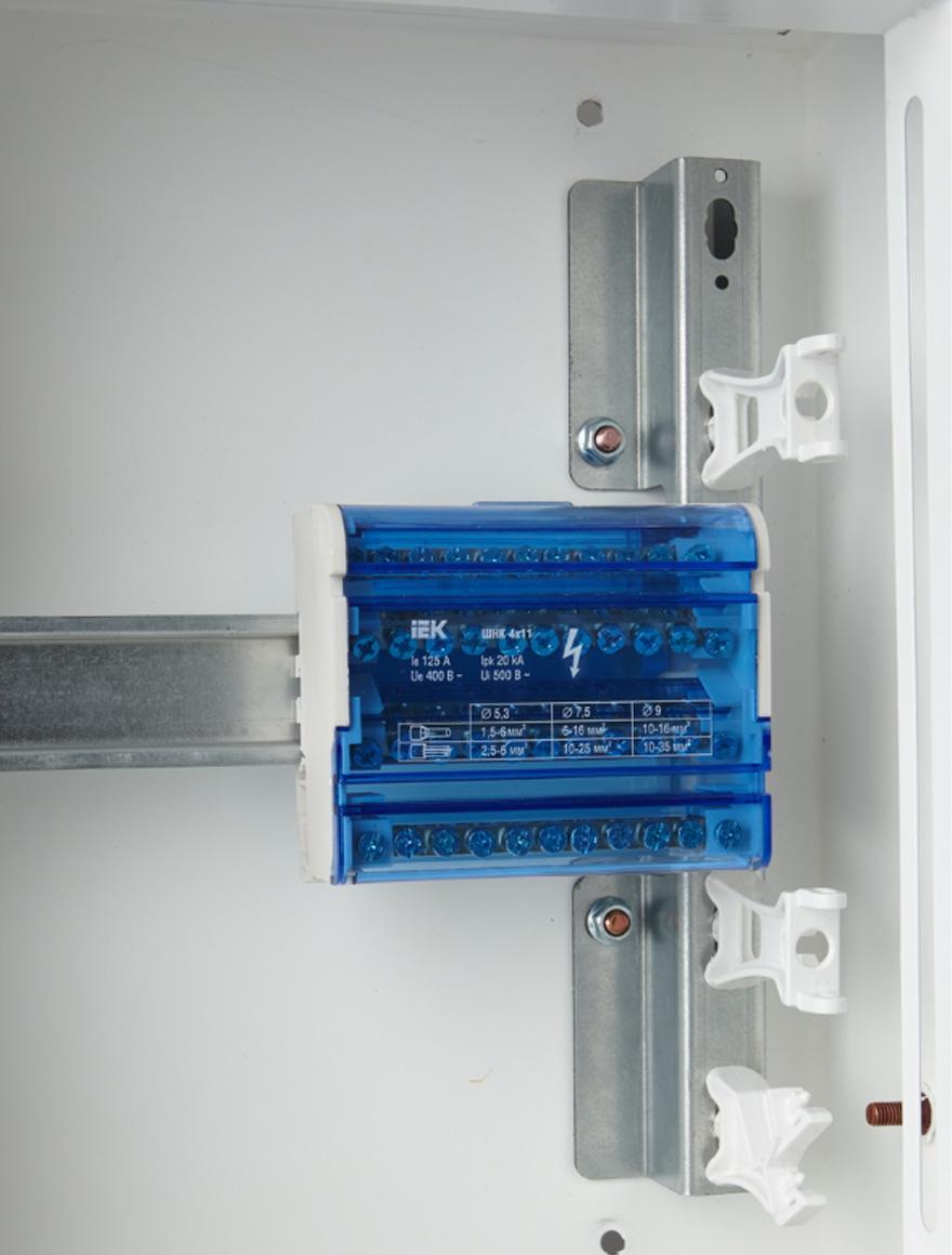 Bloc de distribuție 4x11șuruburi, montaj șină DIN, curent nominal 125A IEK