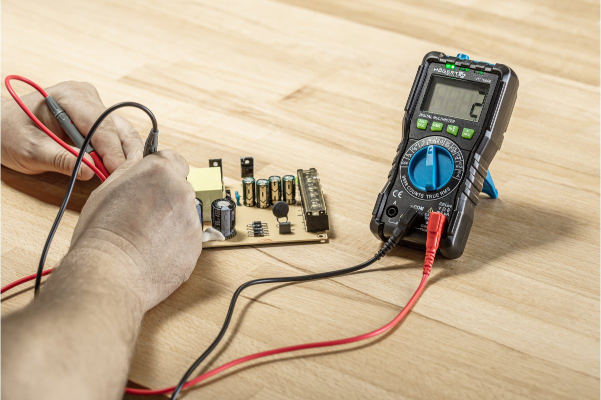 Multimetru digital HT1E600 HOGERT