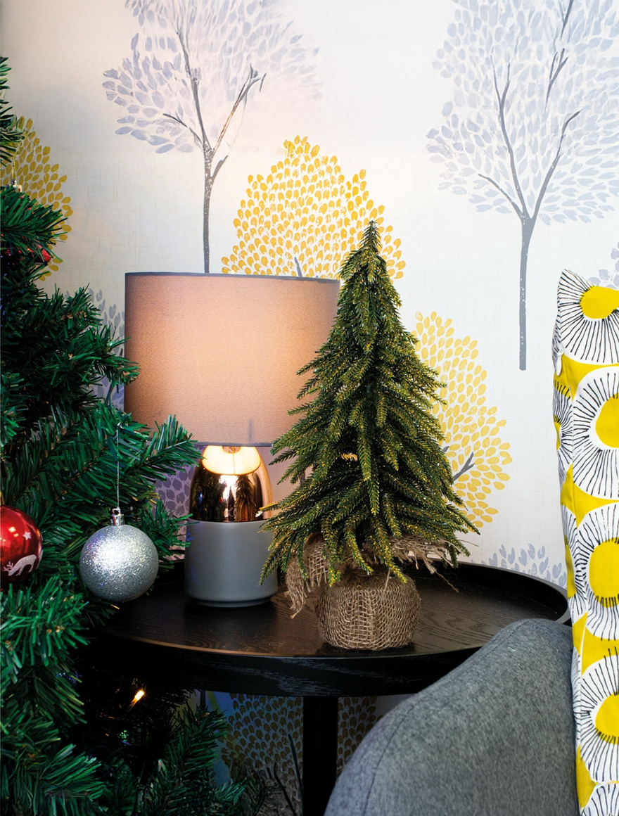 Brad verde in ghiveci din iuta 28cm