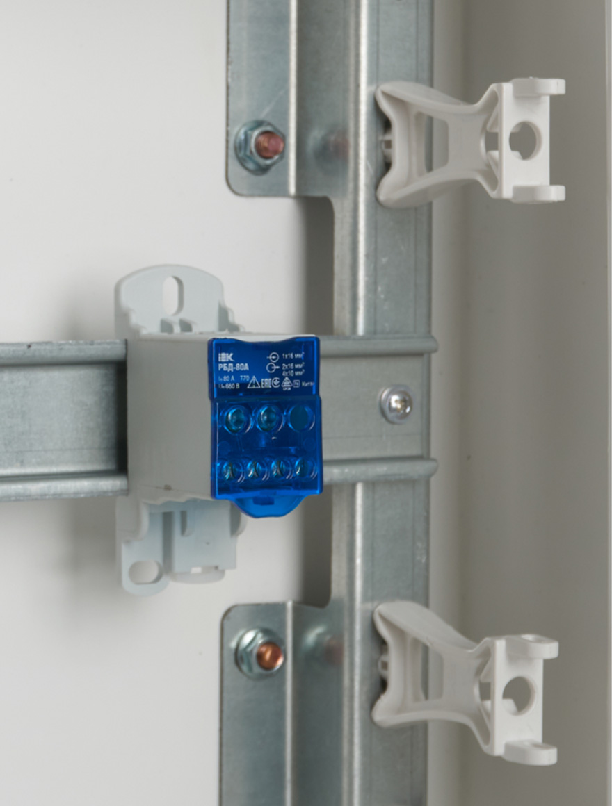 Распределительный блок для DIN-рейки RBD-80А IEK