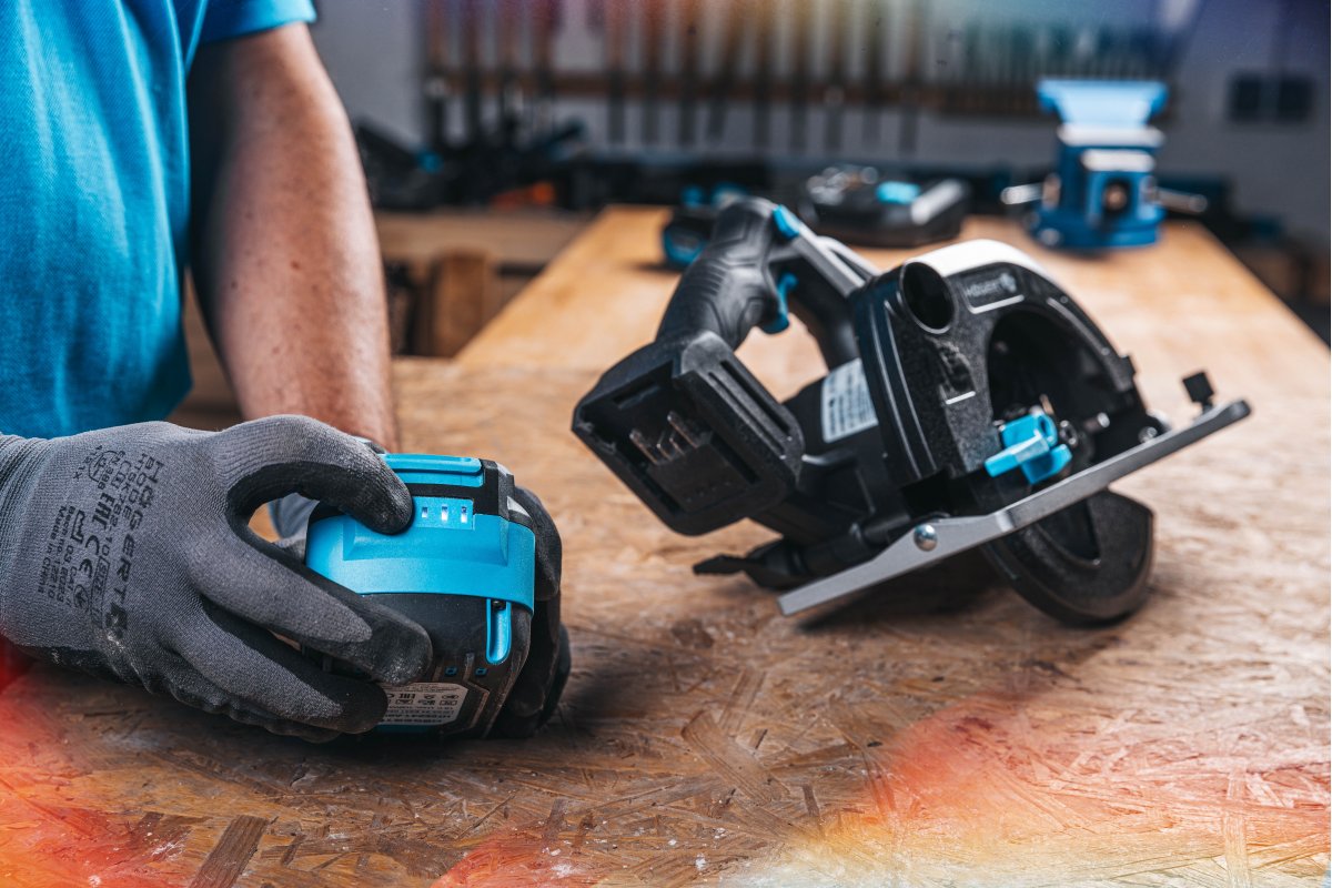 Acumulator 4Ah, 18V, HOGERT