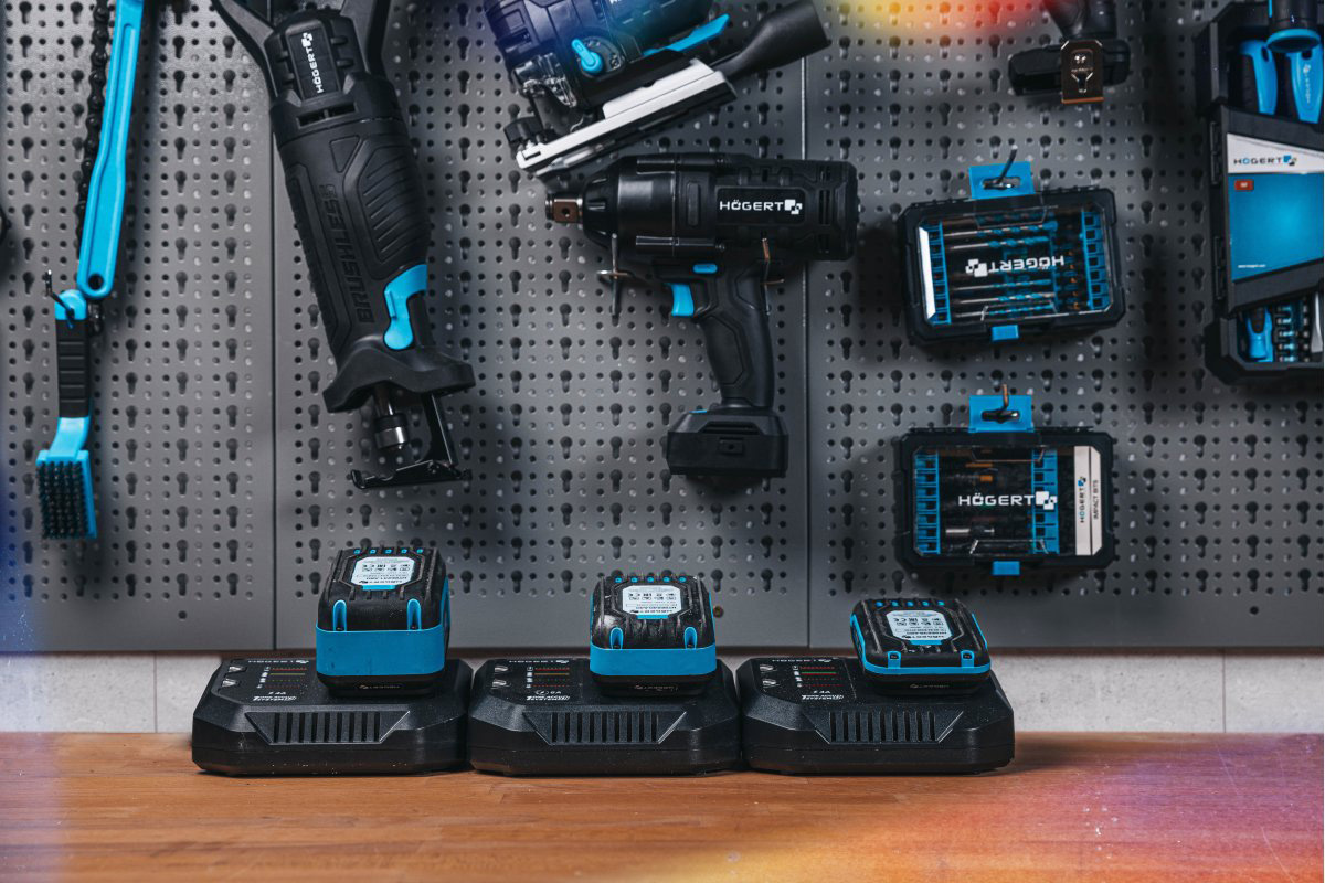 Încărcător acumulator 4A, 18V, HOGERT