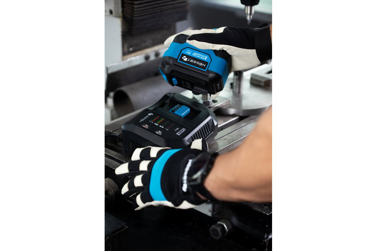 Încărcător acumulator 6A, 18V, HOGERT