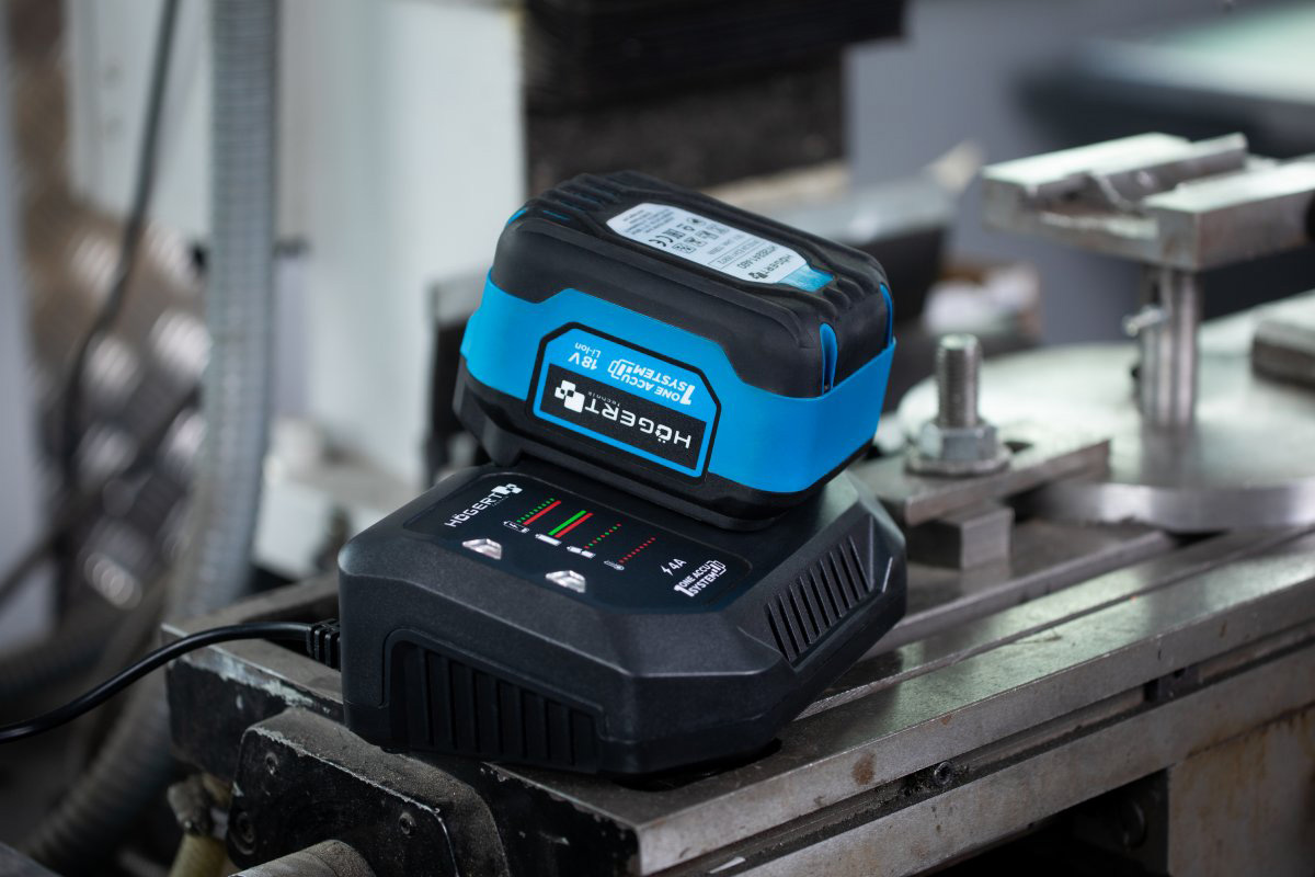 Încărcător acumulator 6A, 18V, HOGERT