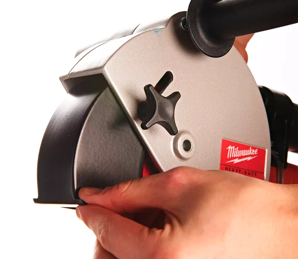 Mașină canelat cu disc diamantat MILWAUKEE WCE30 1500W 30mm