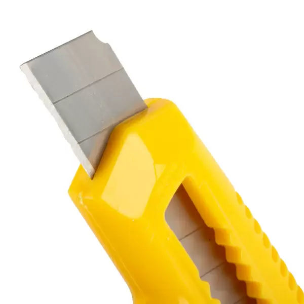 Нож-резак 18 мм с пластиковым кнопочным фиксатором