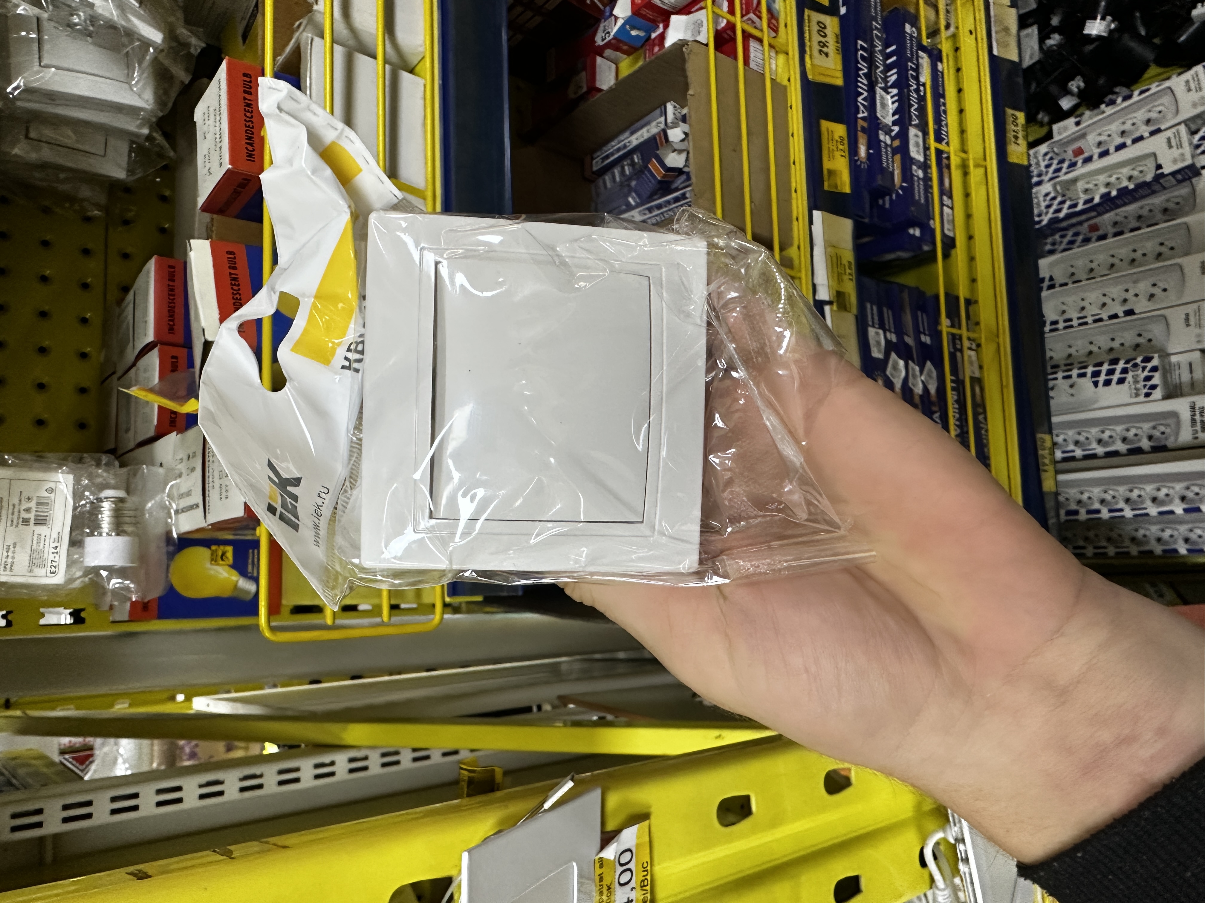 Intrerupator 1KL 10A KVARTA  ALB