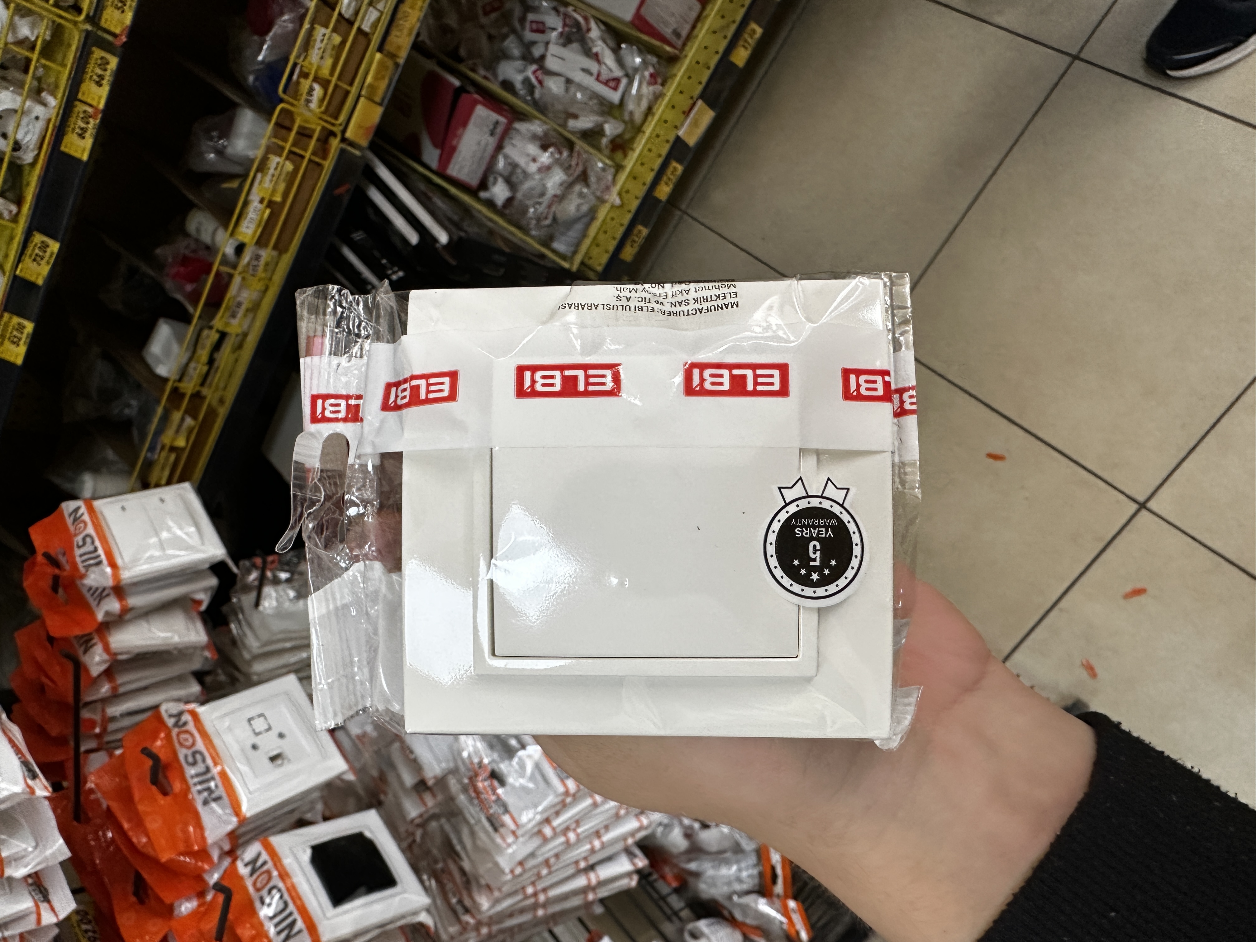 Intrerupator alb 1KL 500 010200 200 Zena