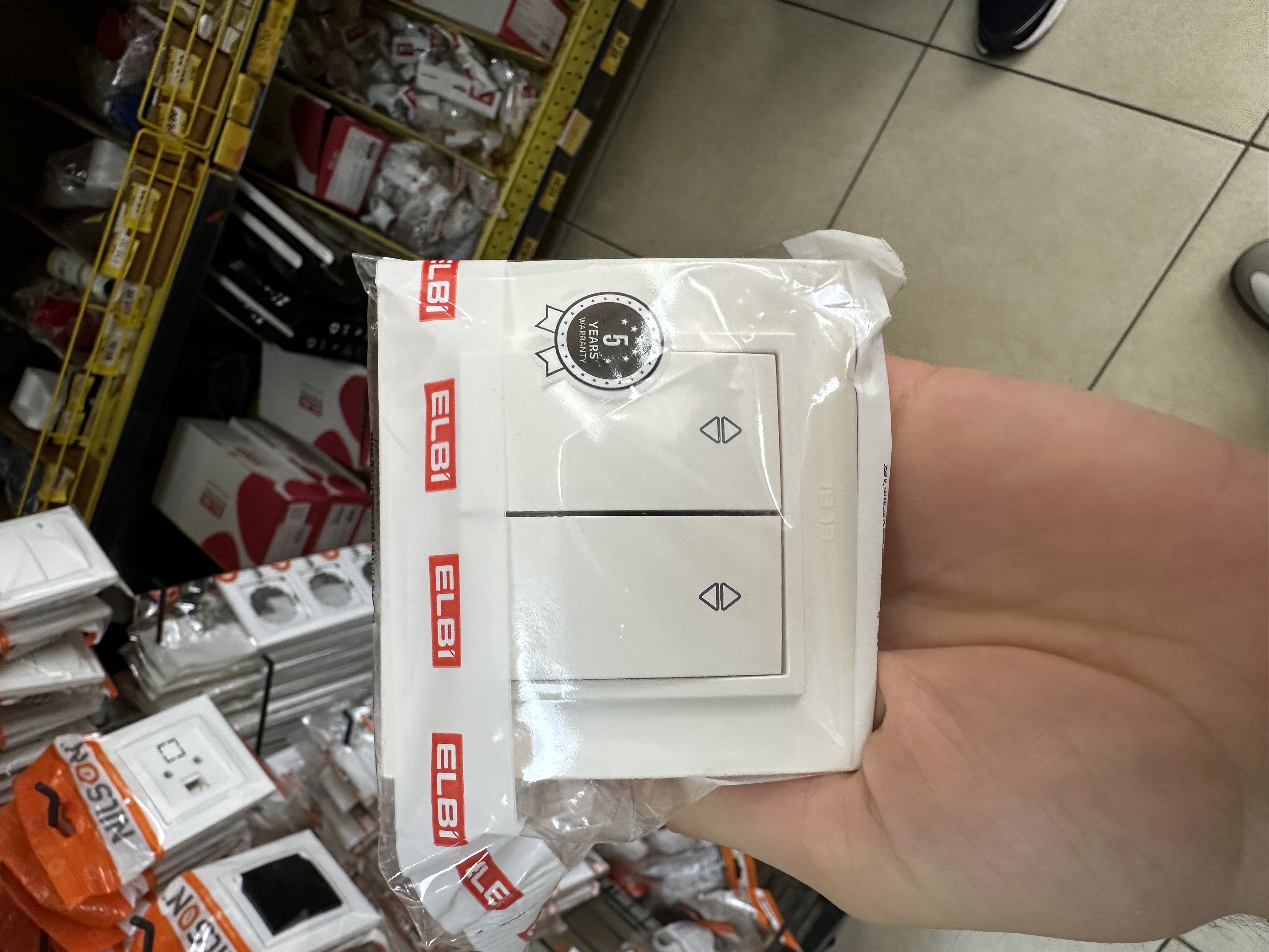 Intrerupator alb 2KL trecere 500 010200 211 Zena