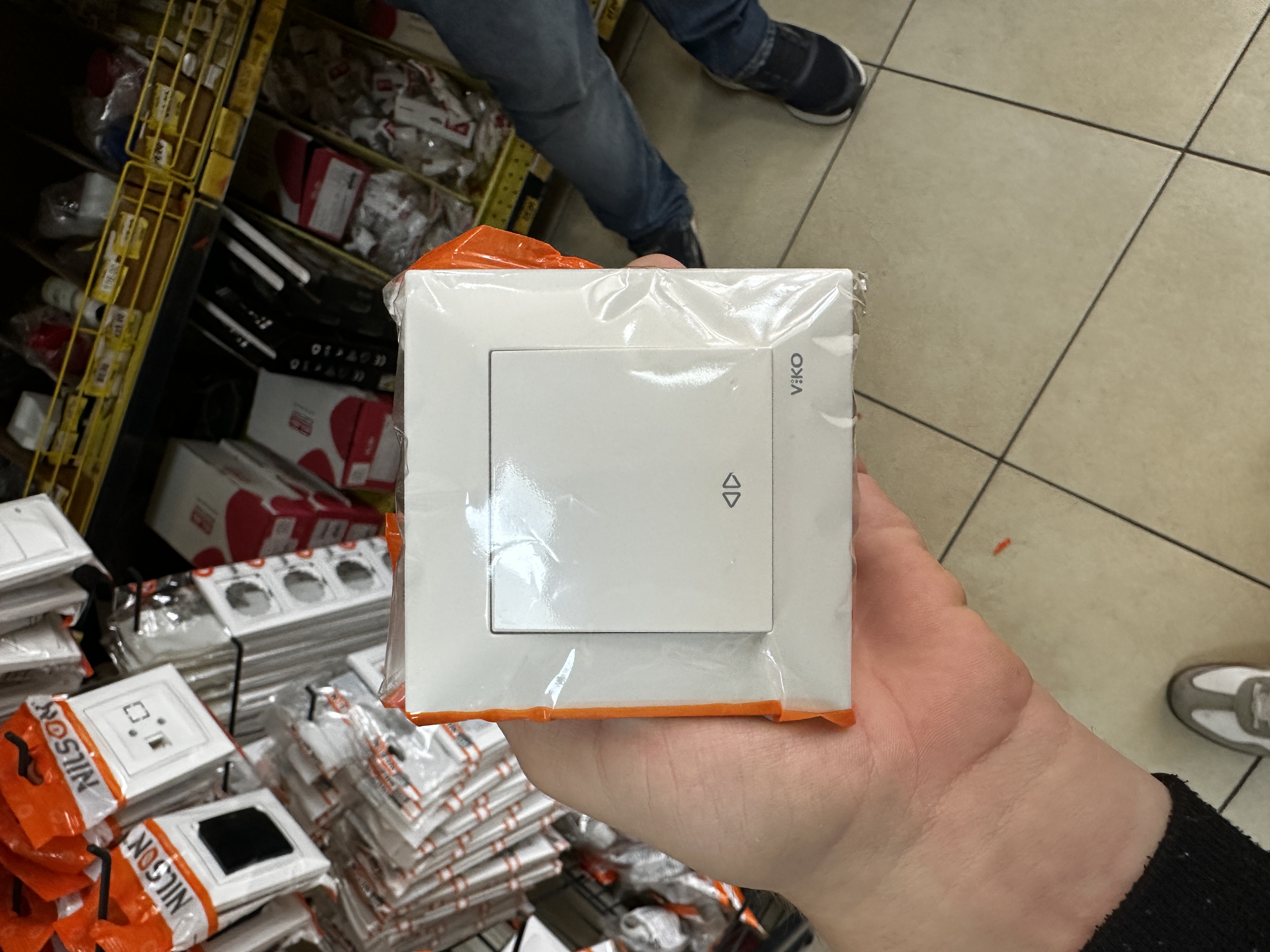 Intrerupator Meridian 1L trecere alb 970004