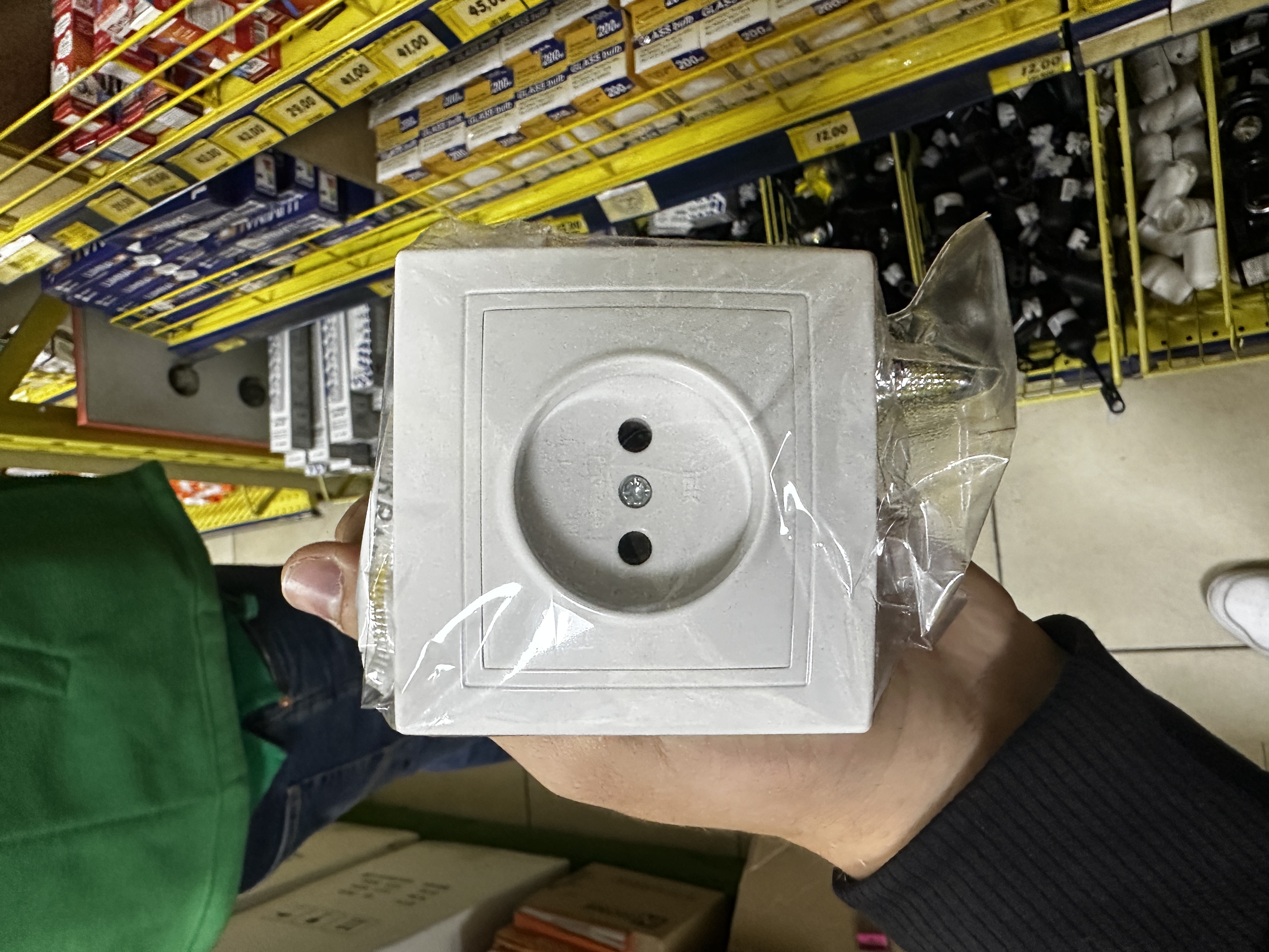 PRIZA  1 loc 10A KVARTA ALB