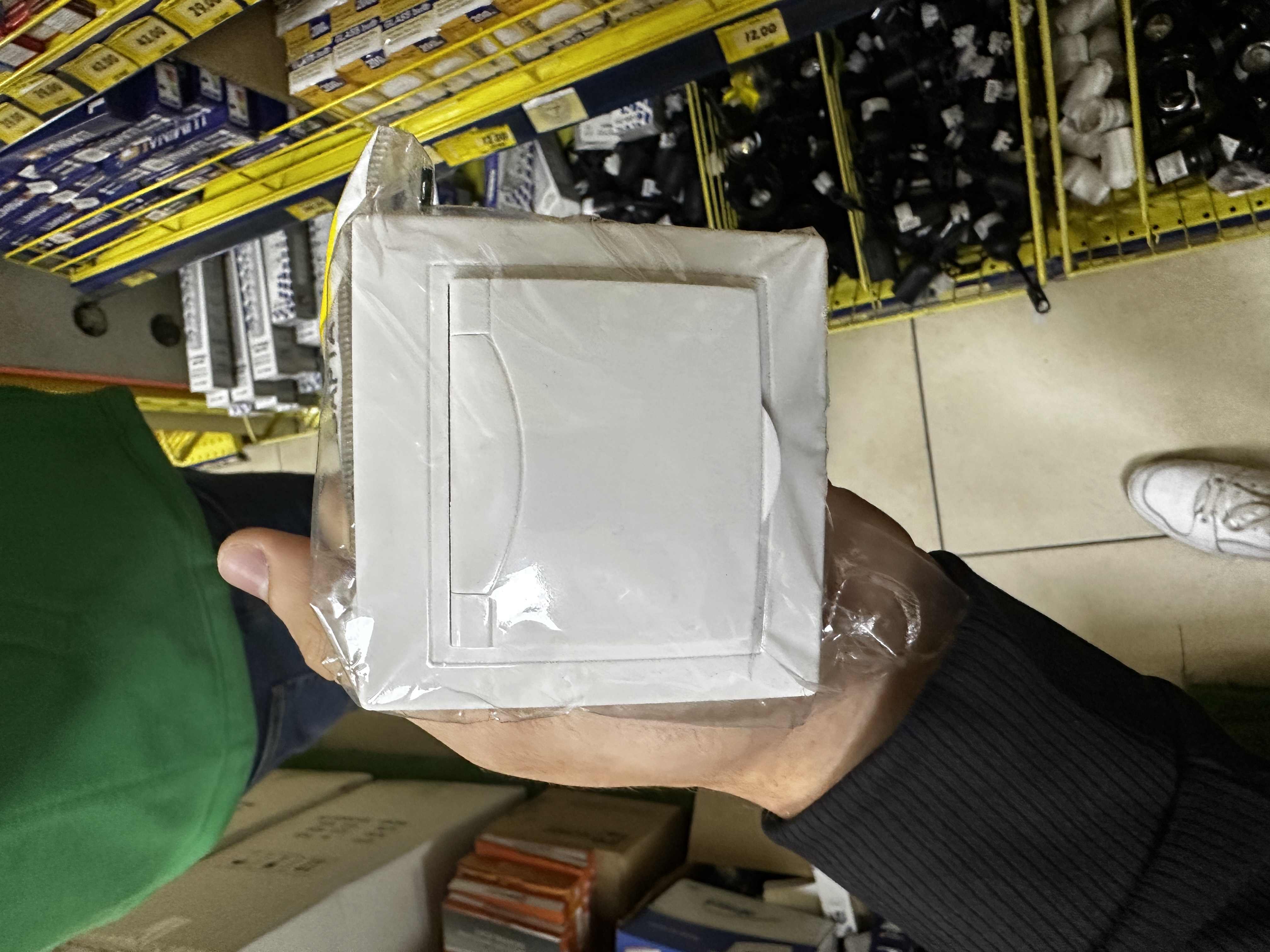 PRIZA  1 loc cu capac  16A KVARTA ALB