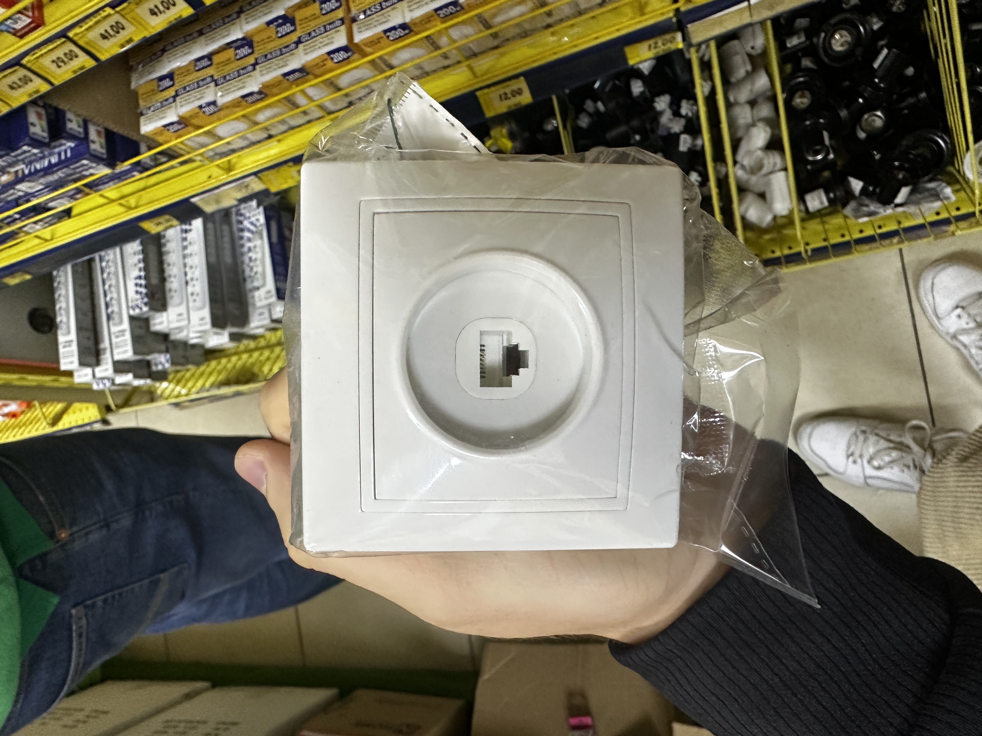 PRIZA  1 loc p/u telefon KVARTA ALB