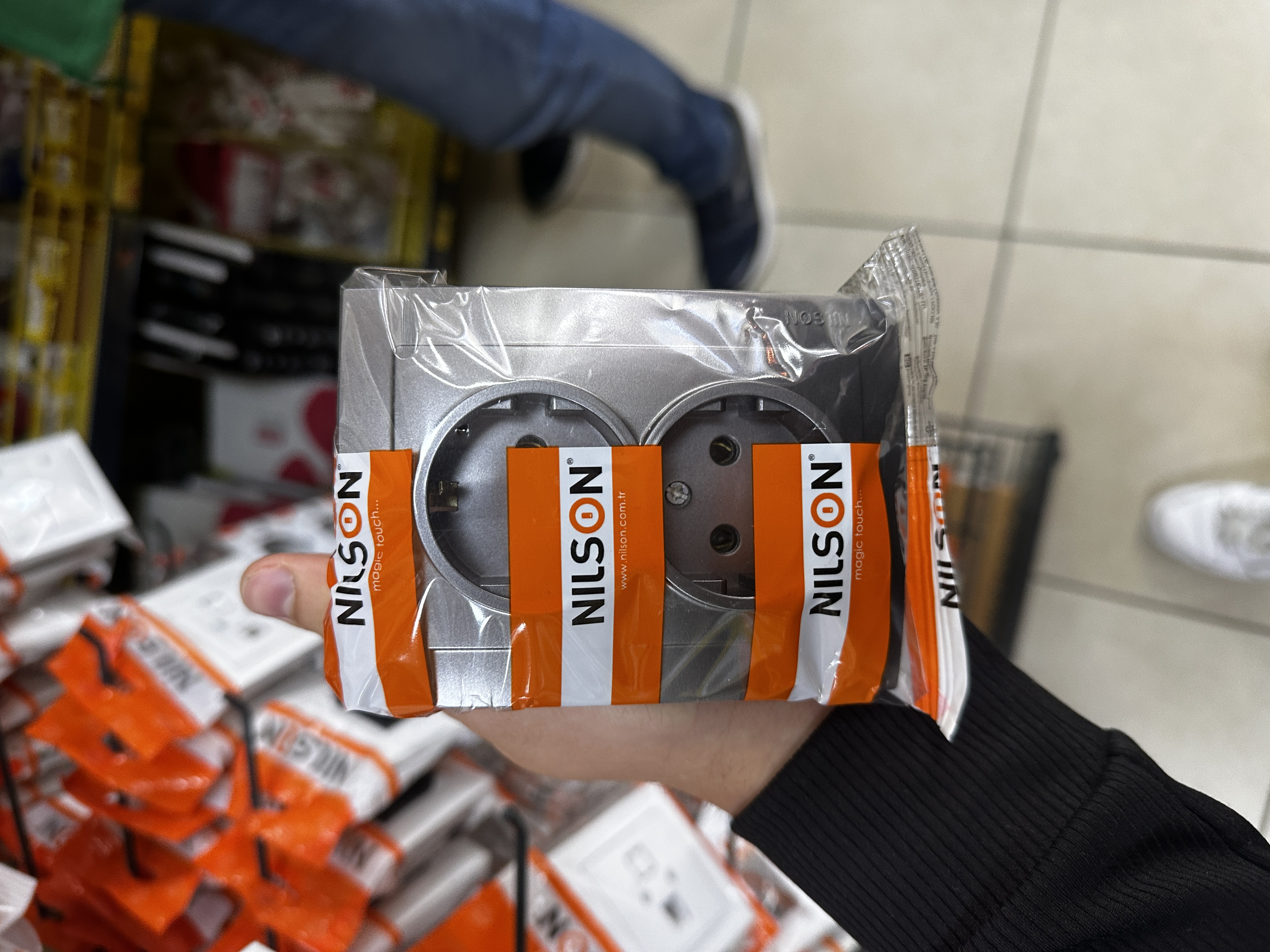 PRIZA  2 loc neagra NILSON 24161025