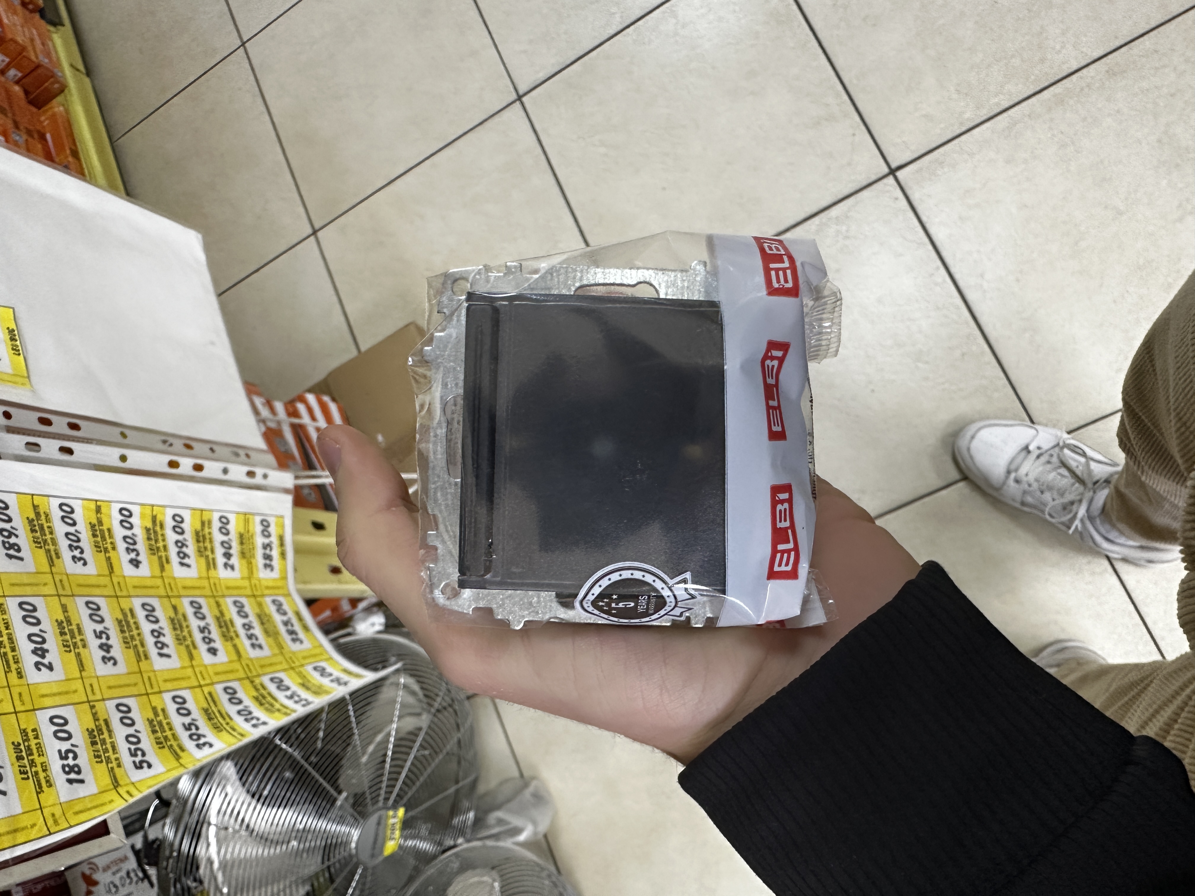 PRIZA cu CP cu capac ST 609-014800-218 EL-BI  ZENA (negru)