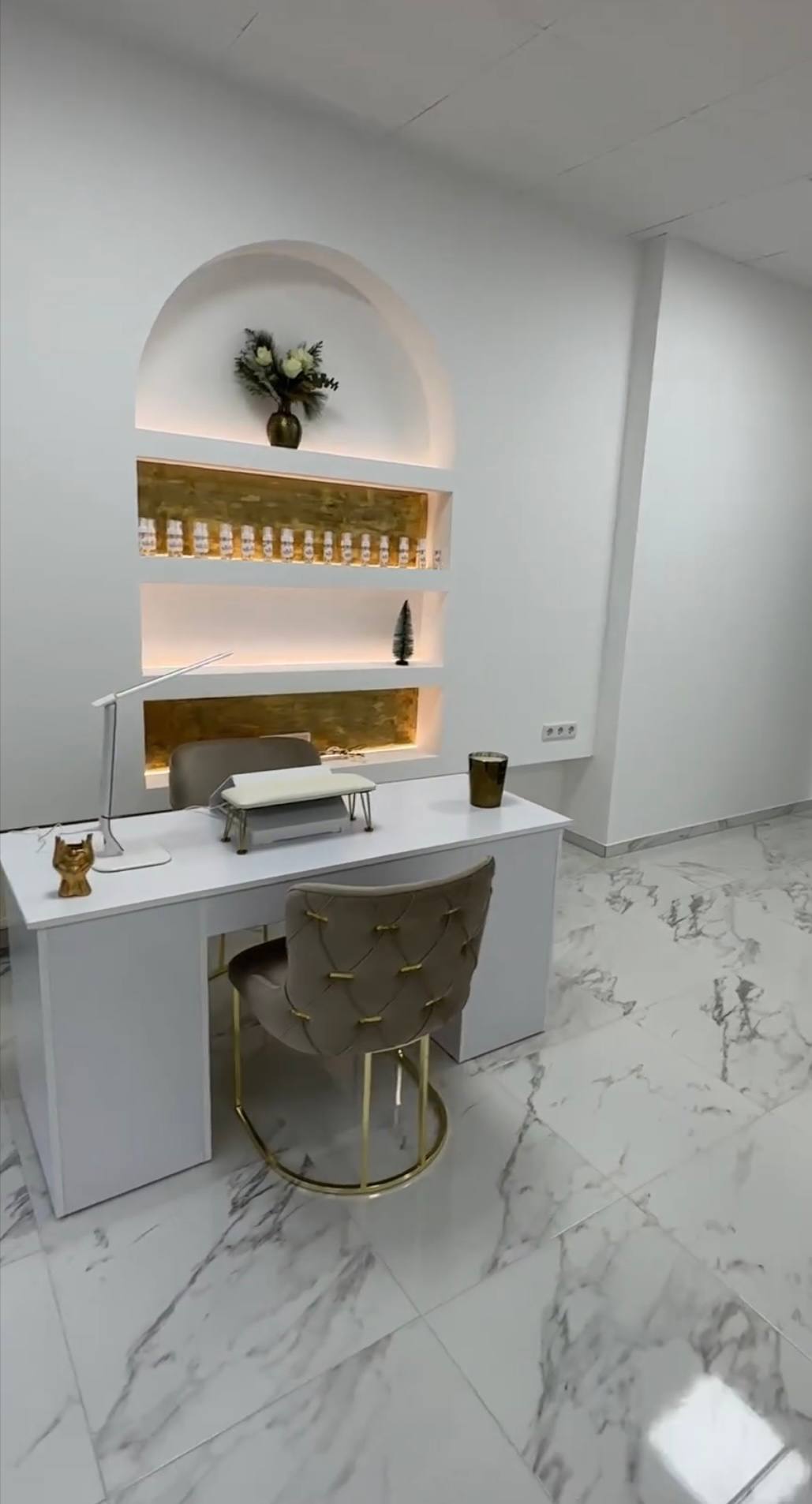 Mobila pentru salon de frumosete