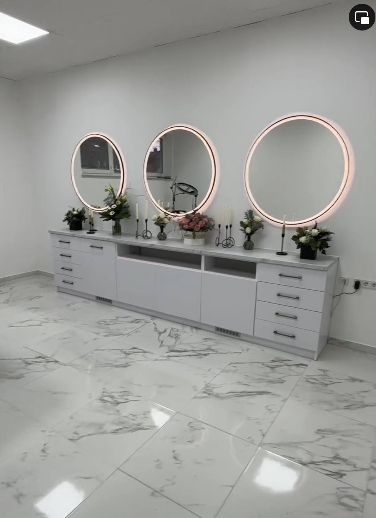 Mobila pentru salon de frumosete