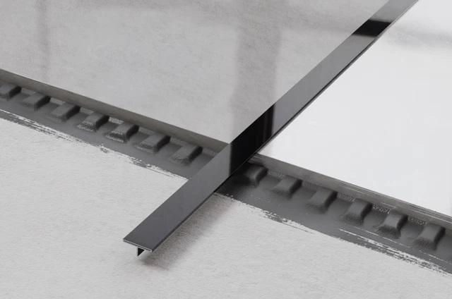 SS-T20, Profil din inox 10 mm, 2.5m, Shiny Black