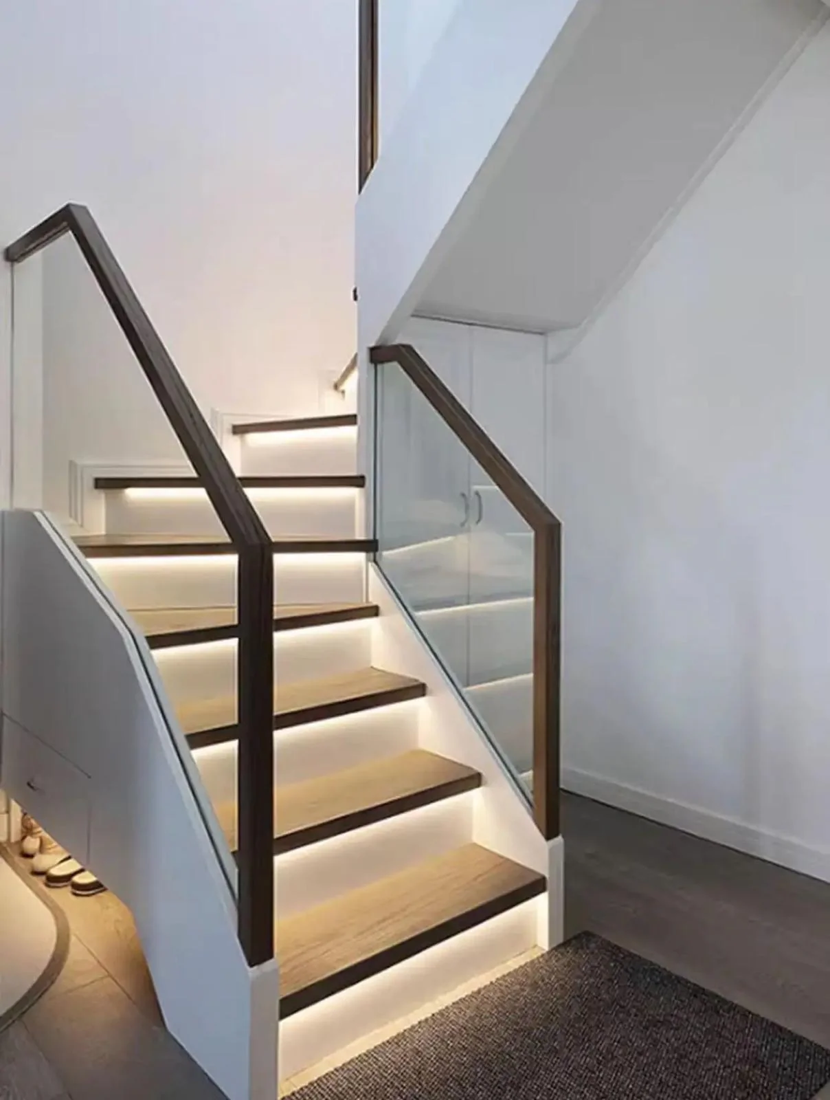 CT10L Profil aluminiu cu bandă difuzie LED pentru trepte 10 mm, 2.5 m, Silver Polish