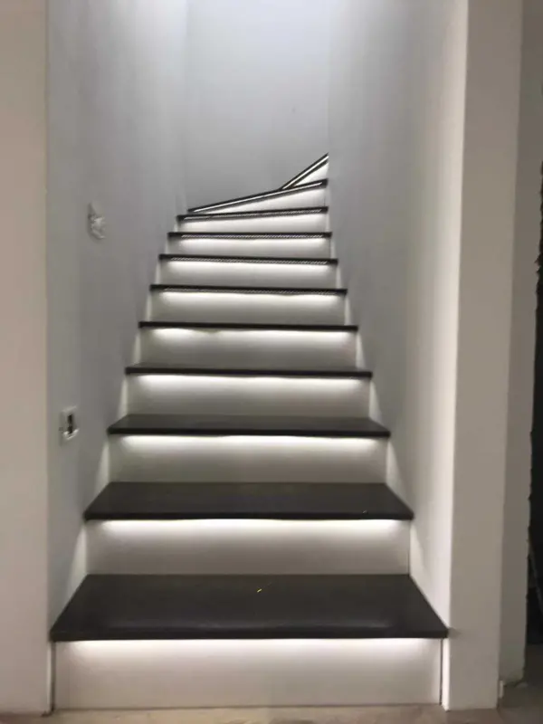 CT10L Profil aluminiu cu bandă difuzie LED pentru trepte 10 mm, 2.5 m, Silver Polish