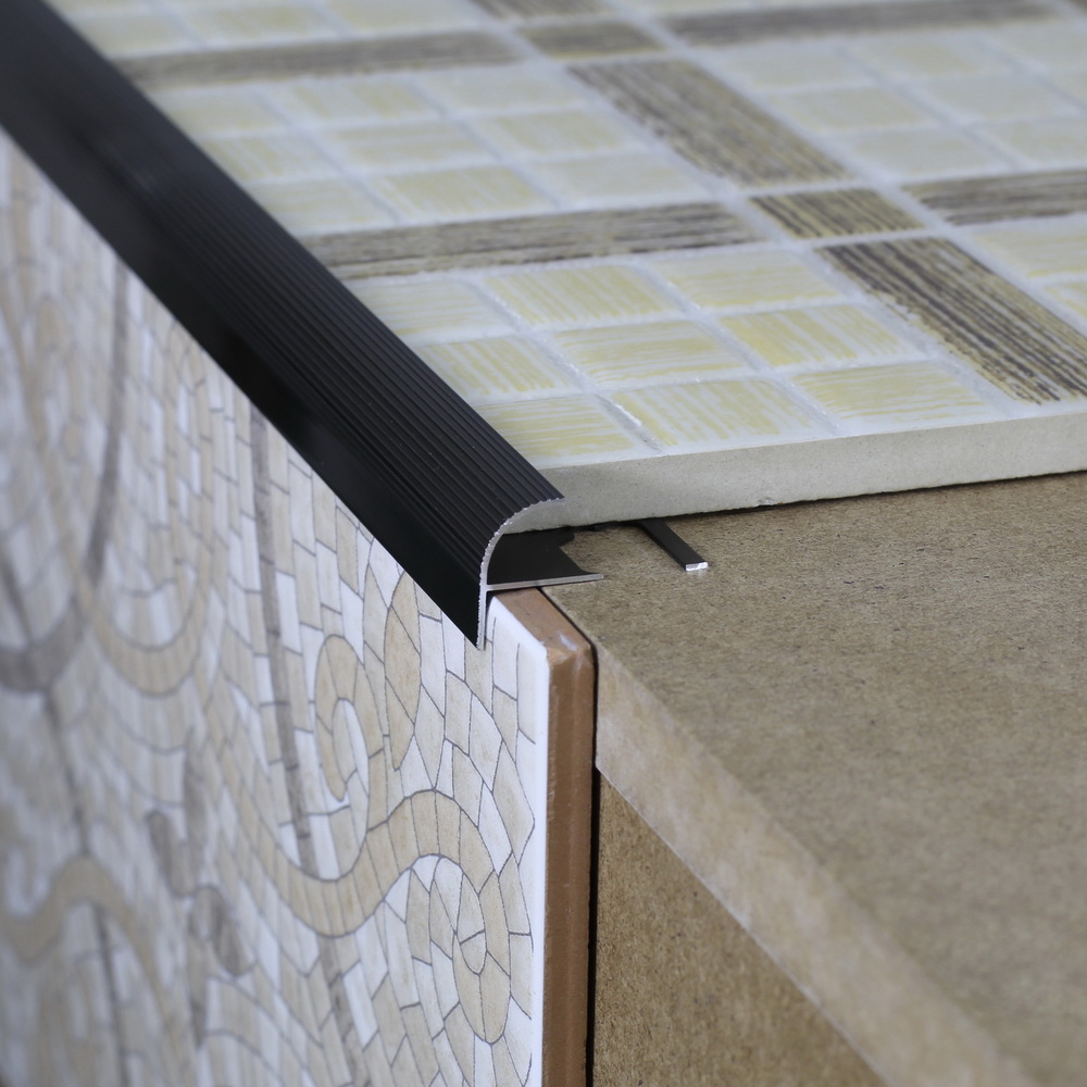 R10, Profil din aluminiu pentru trepte, 10x10 mm, Silver Matt, 2.5 m