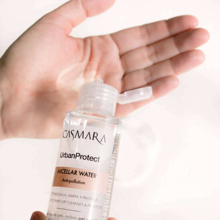 Мицеллярная вода для очищения и снятия макияжа