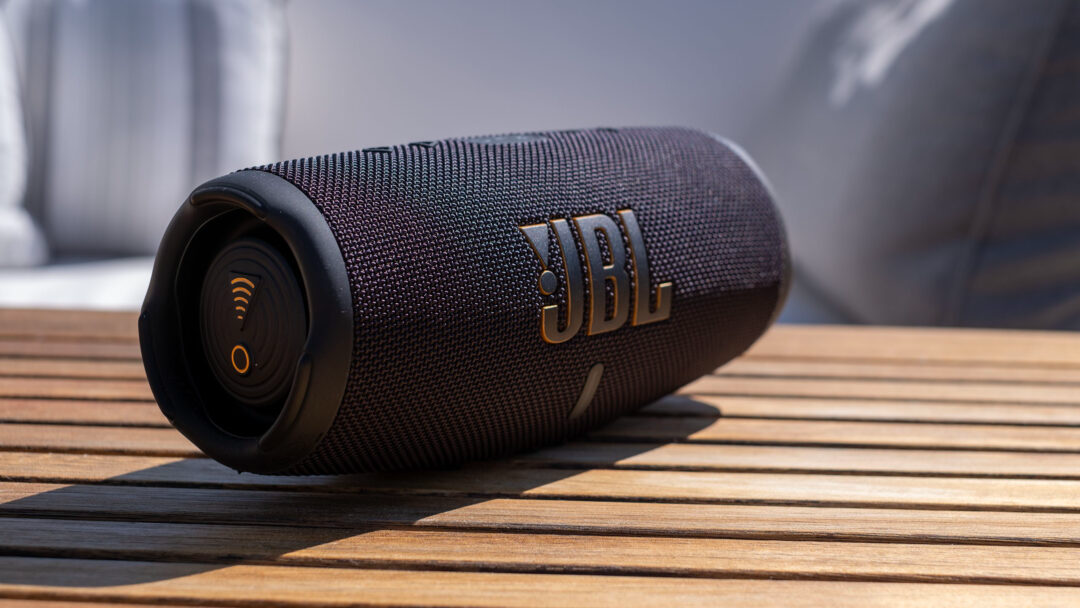 JBL Charge 5 Wi-Fi: новый уровень звука и умного подключения