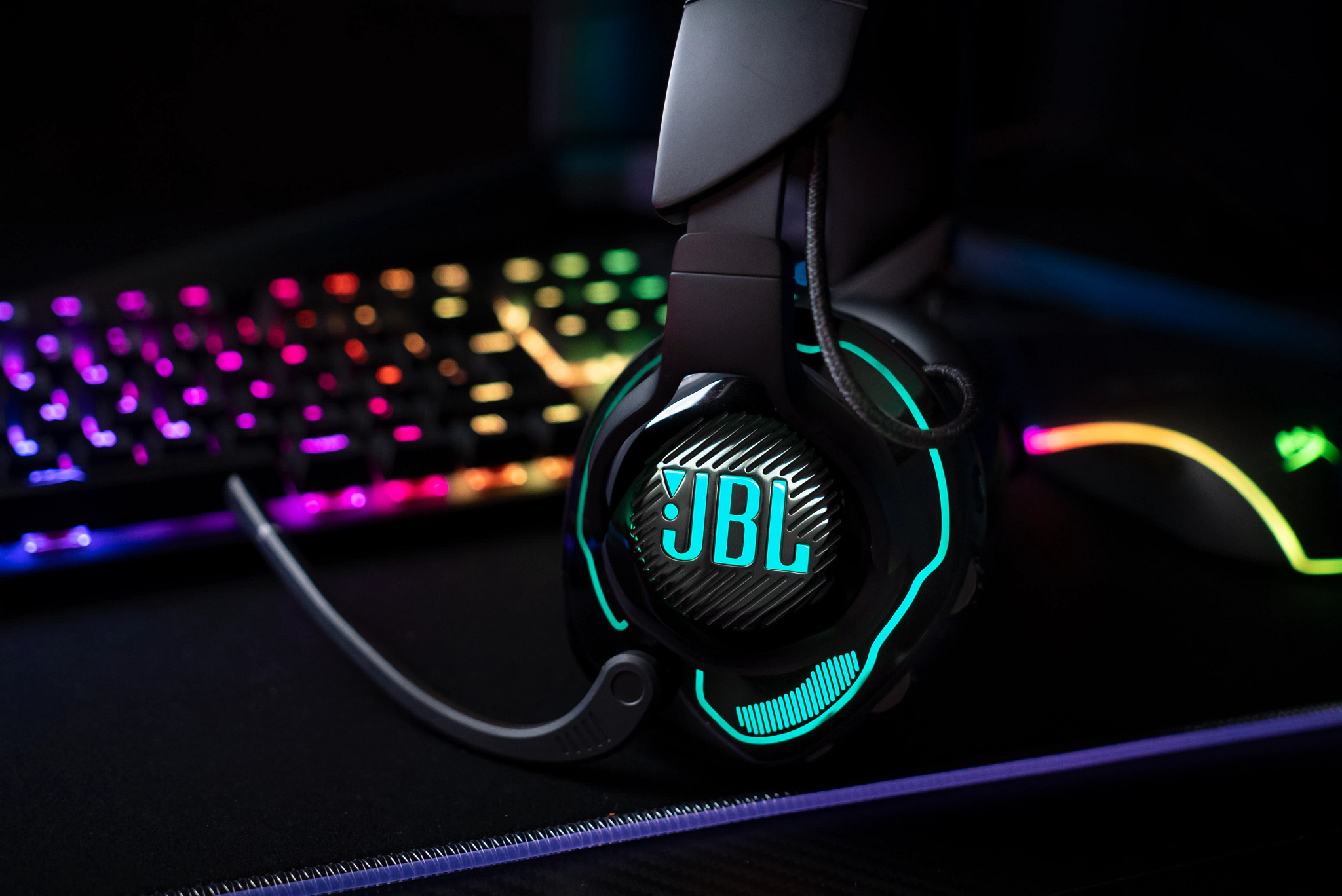 В JBLStore.md появились новые игровые наушники JBL Quantum 360, 810 и 910