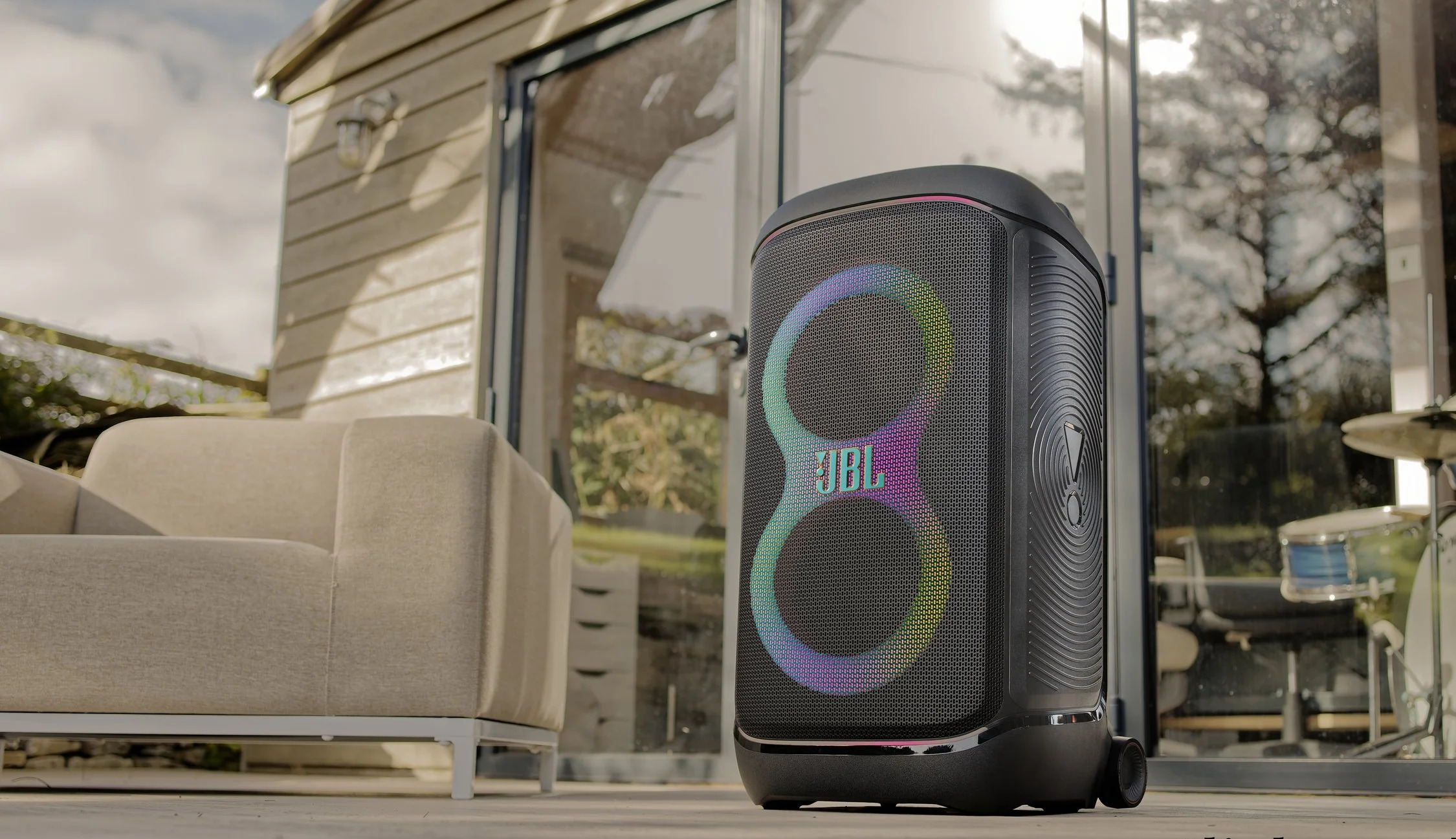 Встречайте JBL PartyBox 520 - самую мощную портативную колонку из линейки JBL!