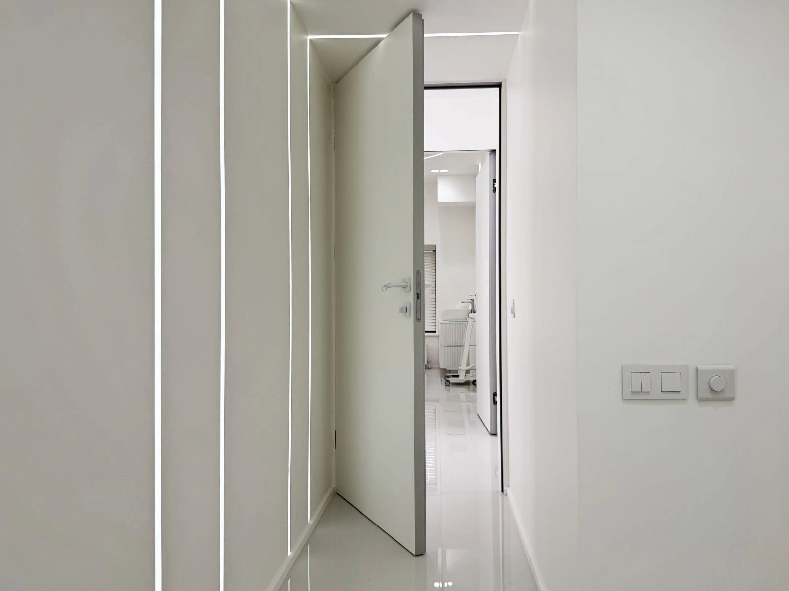 Filomuro Infinity – ușa până în tavan care transformă proporțiile unui interior