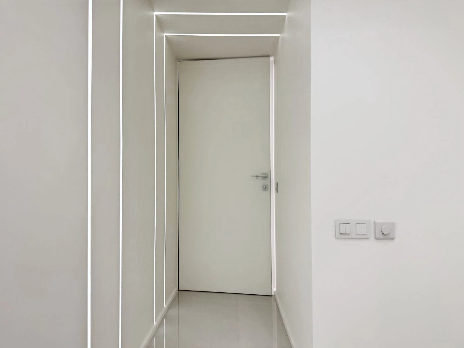 Filomuro Infinity – дверь до потолка, которая меняет пропорции интерьера